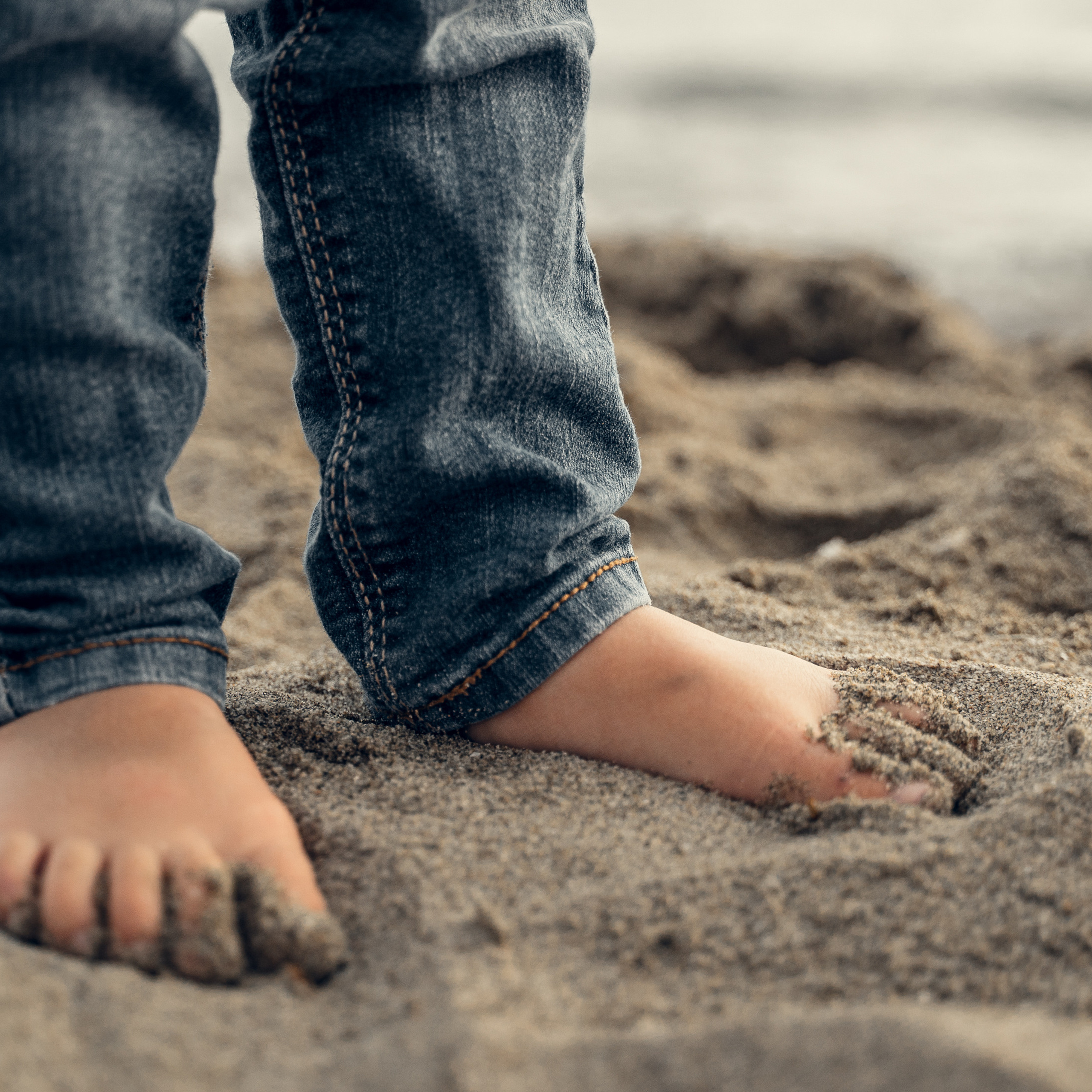 Fun Family Photoshoots in Tuscany amazing beach| Irina Zinovyeva Photo. Family Lifestyle Photographer in Lucca, Italia