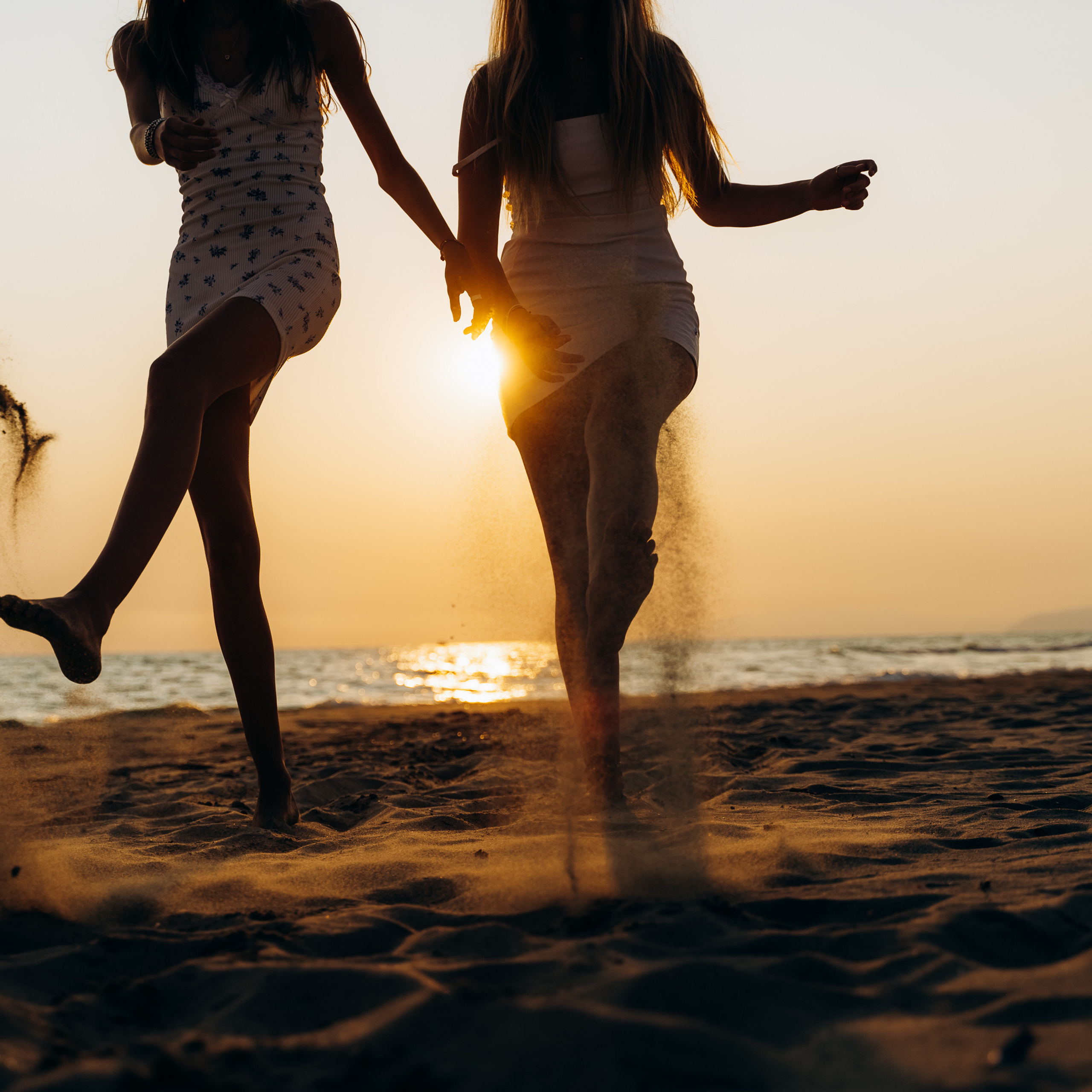 Fun Family Photoshoots in Tuscany amazing beach| Irina Zinovyeva Photo. Family Lifestyle Photographer in Lucca, Italia
