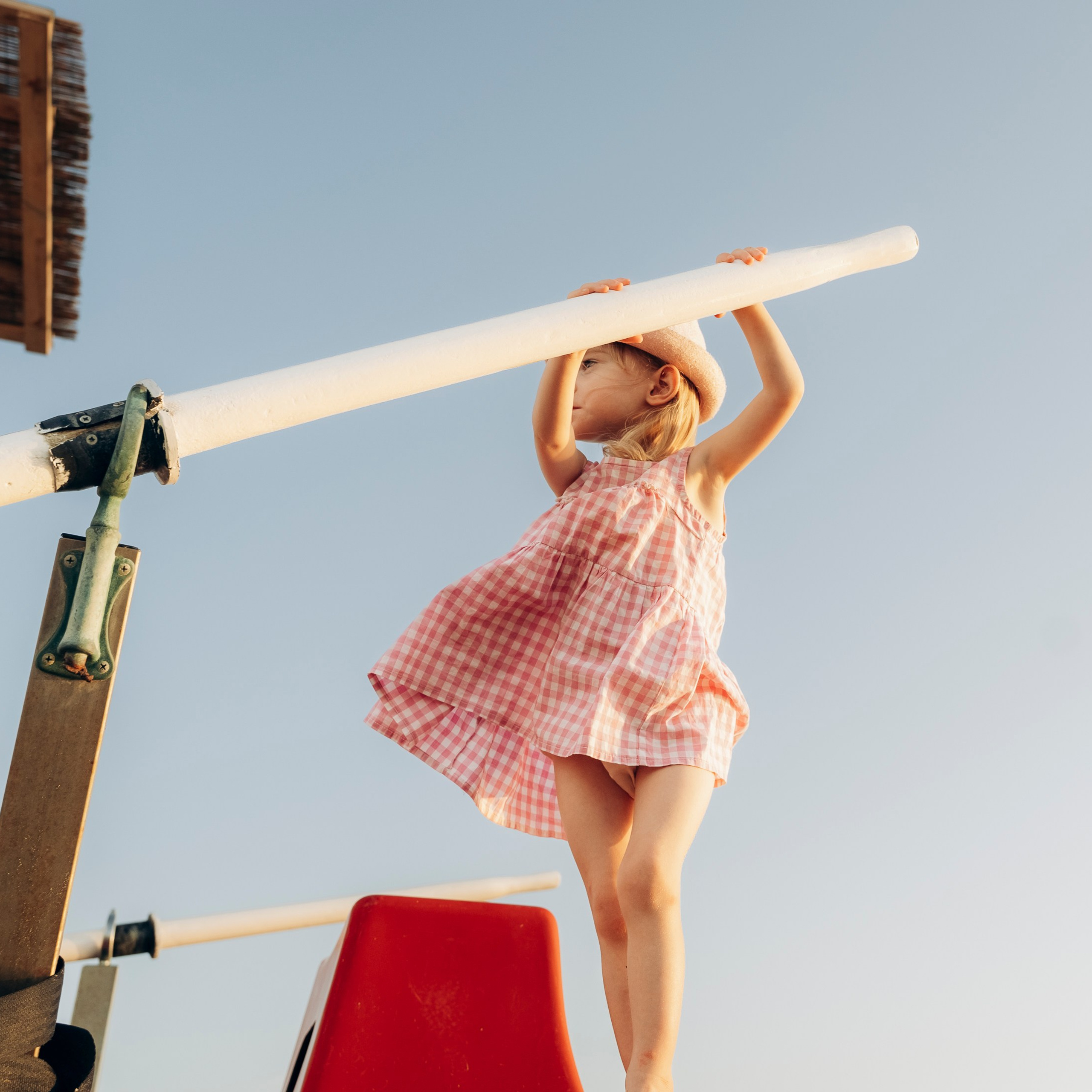 Fun Family Photoshoots in Tuscany amazing beach| Irina Zinovyeva Photo. Family Lifestyle Photographer in Lucca, Italia