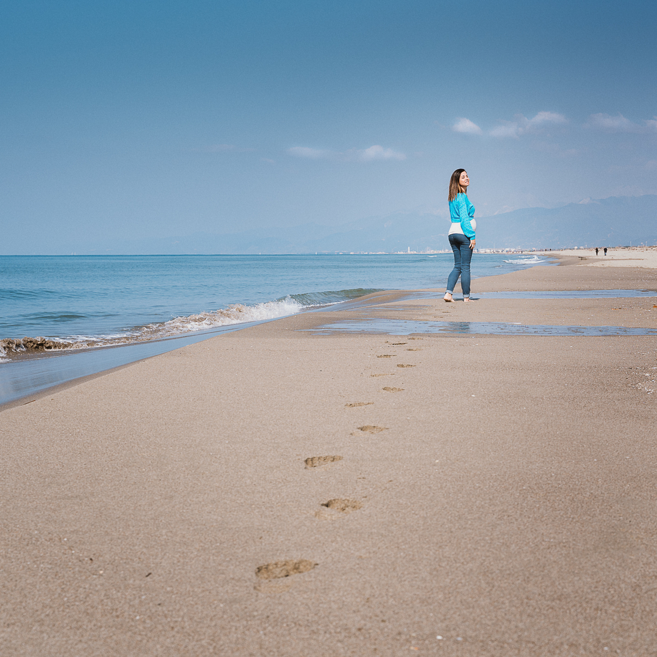 Fun Family Photoshoots in Tuscany amazing beach| Irina Zinovyeva Photo. Family Lifestyle Photographer in Lucca, Italia