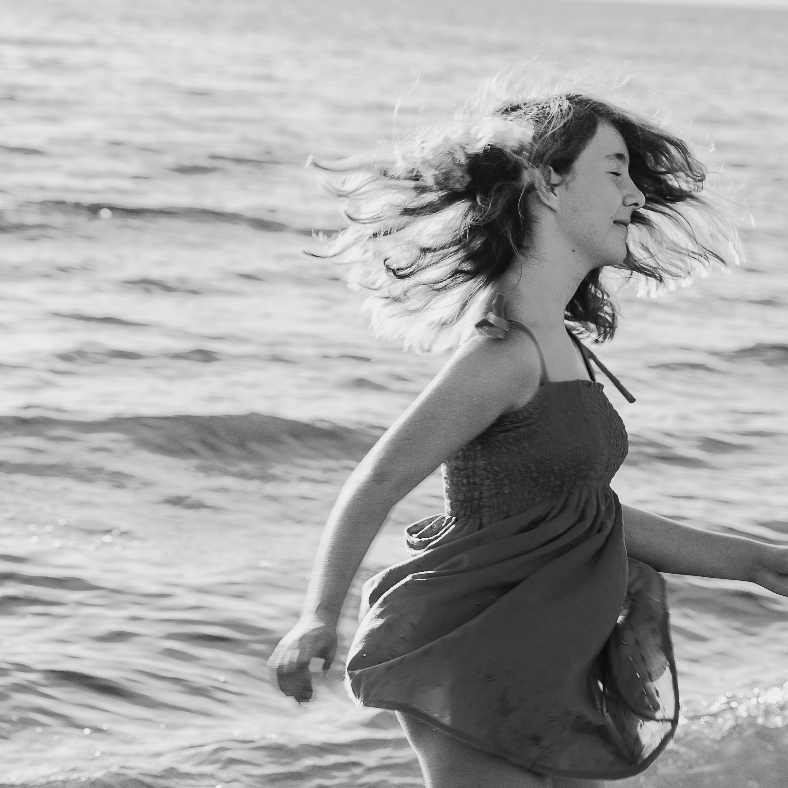 Fun Family Photoshoots in Tuscany amazing beach| Irina Zinovyeva Photo. Family Lifestyle Photographer in Lucca, Italia