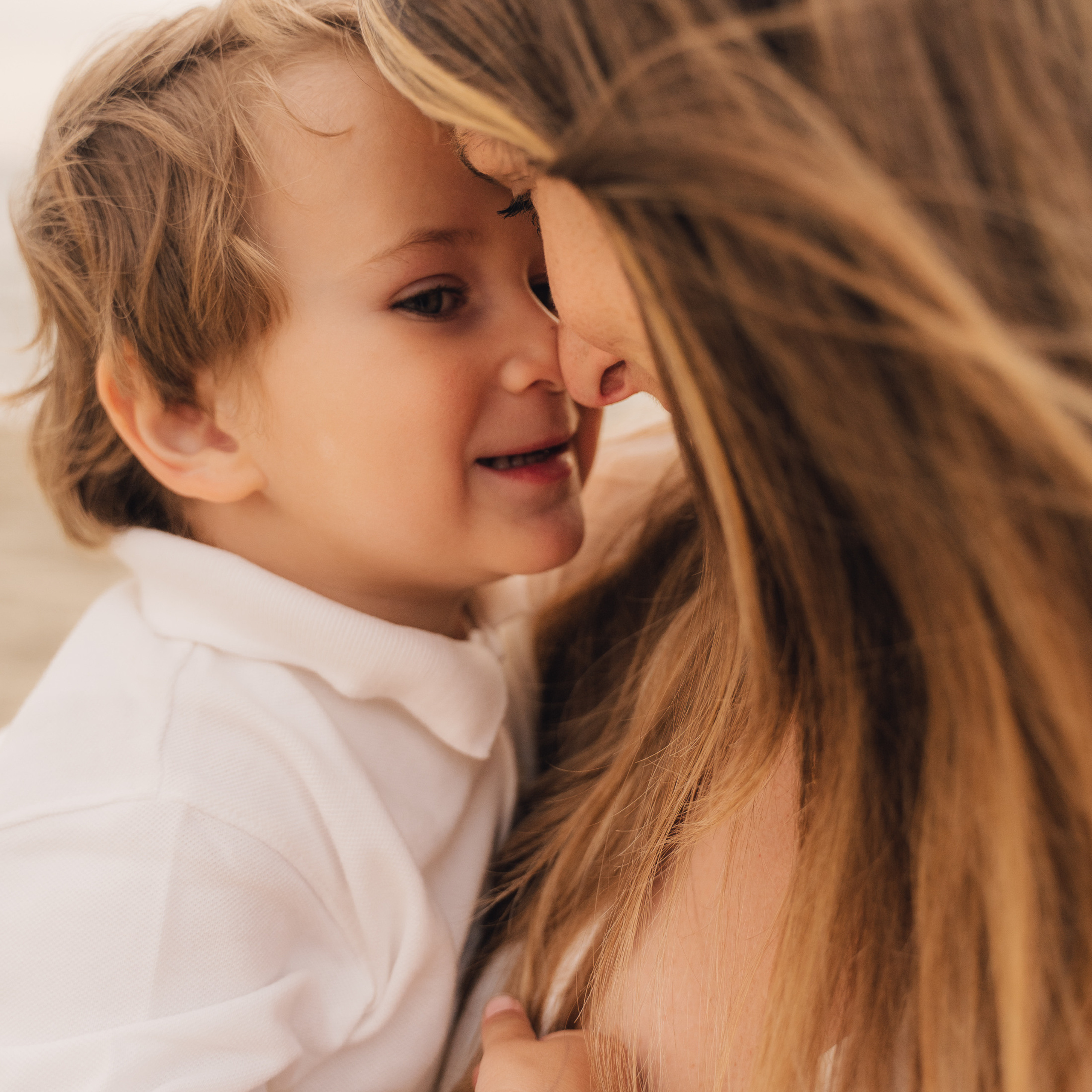 Fun Family Photoshoots in Tuscany amazing beach| Irina Zinovyeva Photo. Family Lifestyle Photographer in Lucca, Italia
