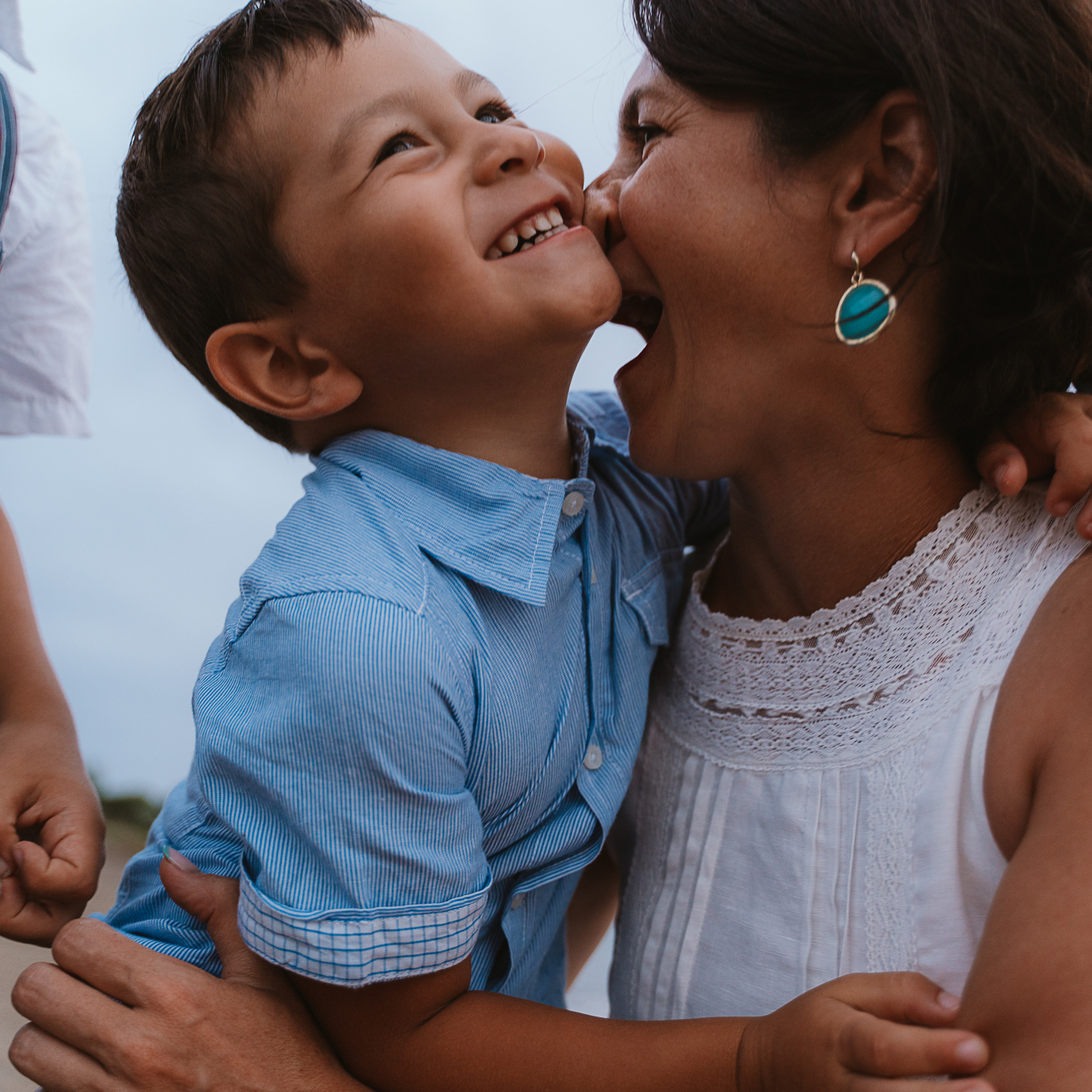 Fun Family Photoshoots in Tuscany amazing beach| Irina Zinovyeva Photo. Family Lifestyle Photographer in Lucca, Italia