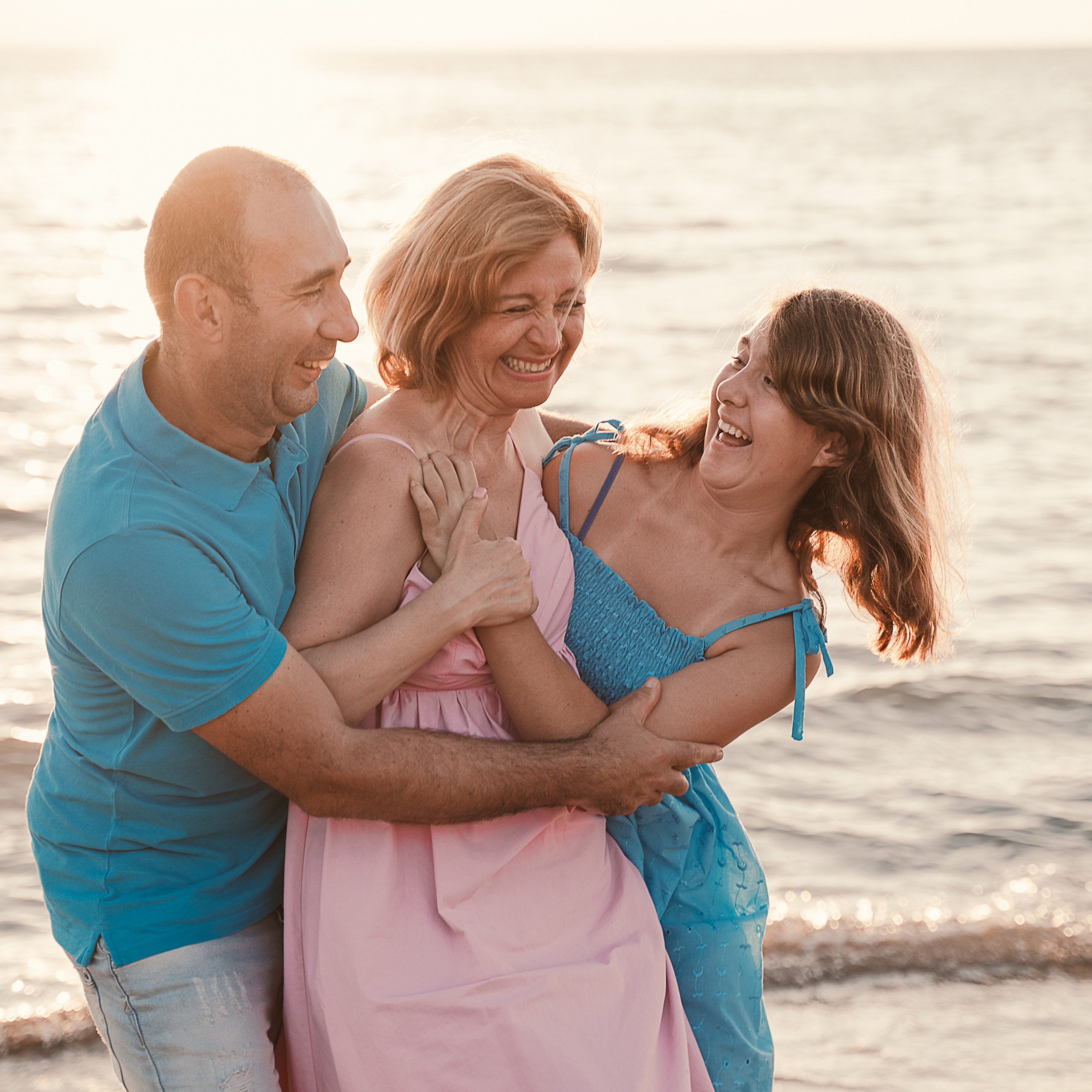 Fun Family Photoshoots in Tuscany amazing beach| Irina Zinovyeva Photo. Family Lifestyle Photographer in Lucca, Italia