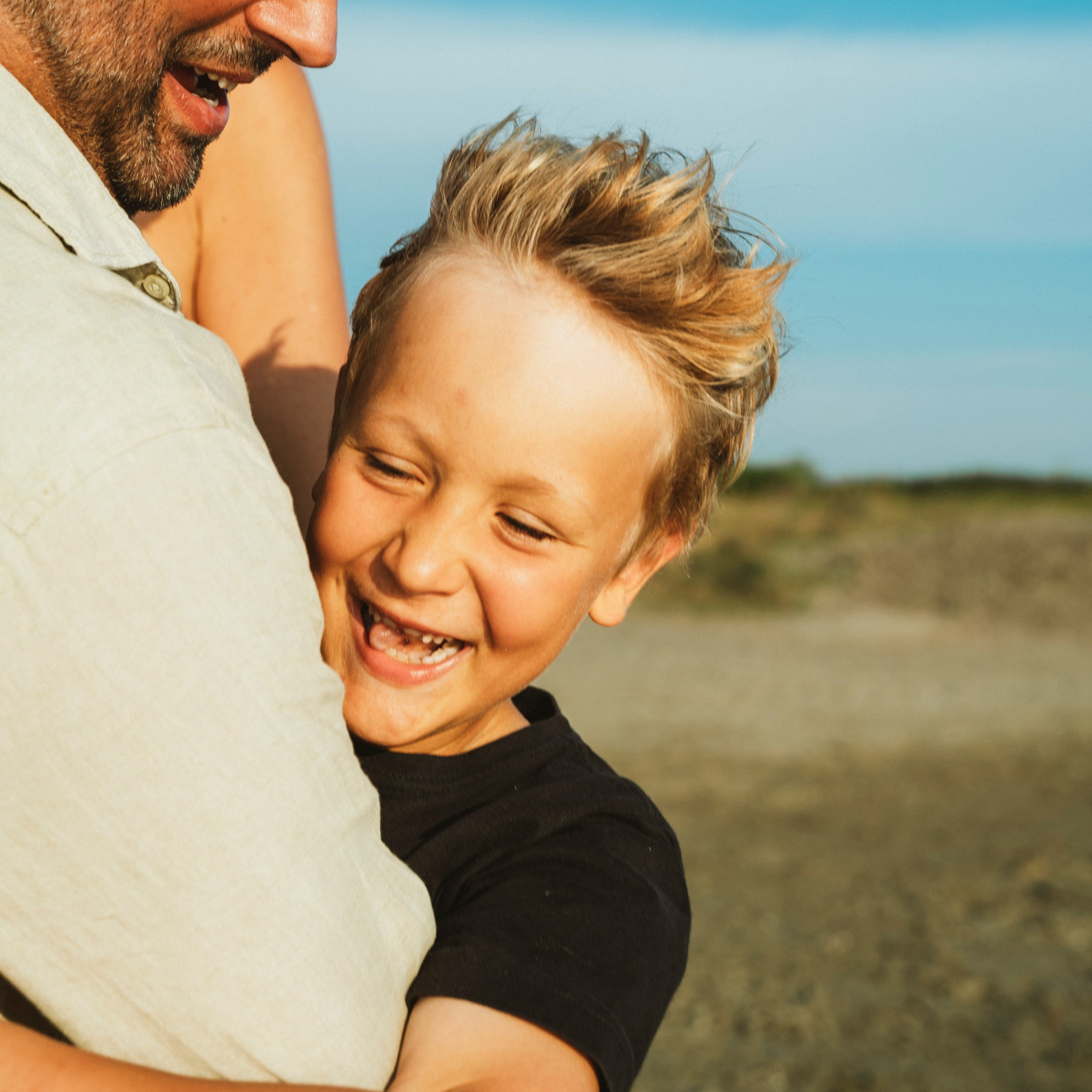 Fun Family Photoshoots in Tuscany amazing beach| Irina Zinovyeva Photo. Family Lifestyle Photographer in Lucca, Italia