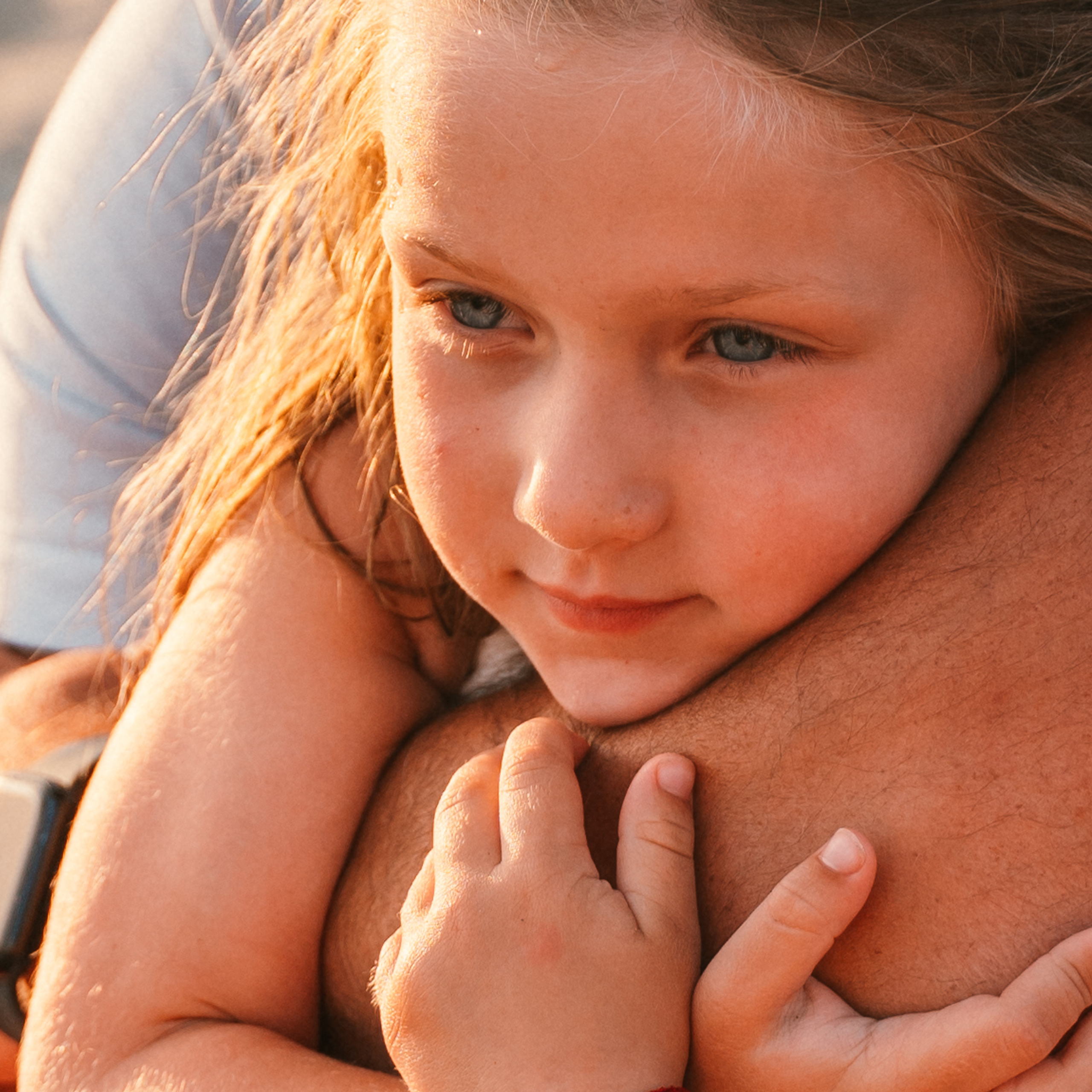 Fun Family Photoshoots in Tuscany amazing beach| Irina Zinovyeva Photo. Family Lifestyle Photographer in Lucca, Italia