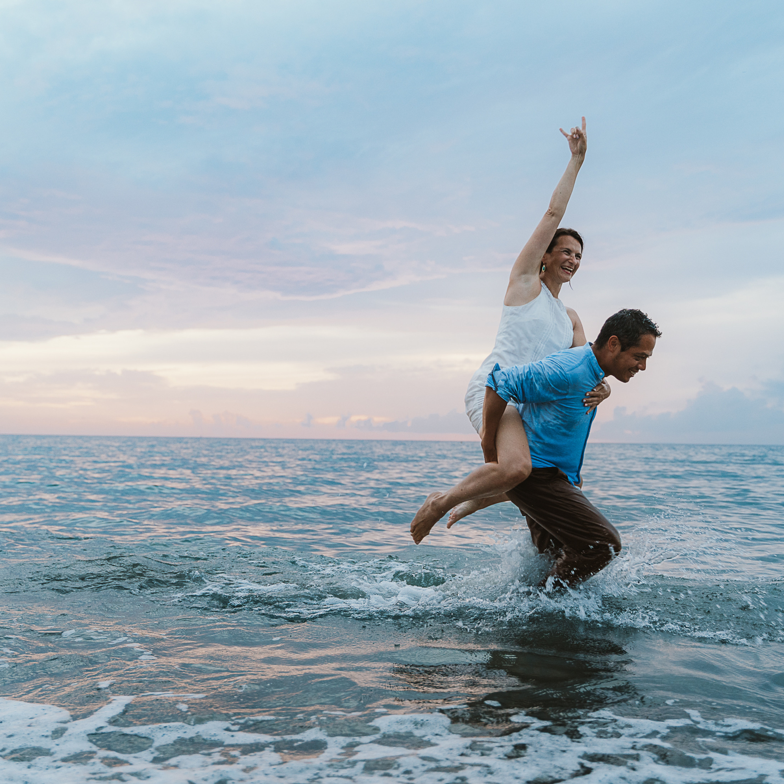 Fun Family Photoshoots in Tuscany amazing beach| Irina Zinovyeva Photo. Family Lifestyle Photographer in Lucca, Italia