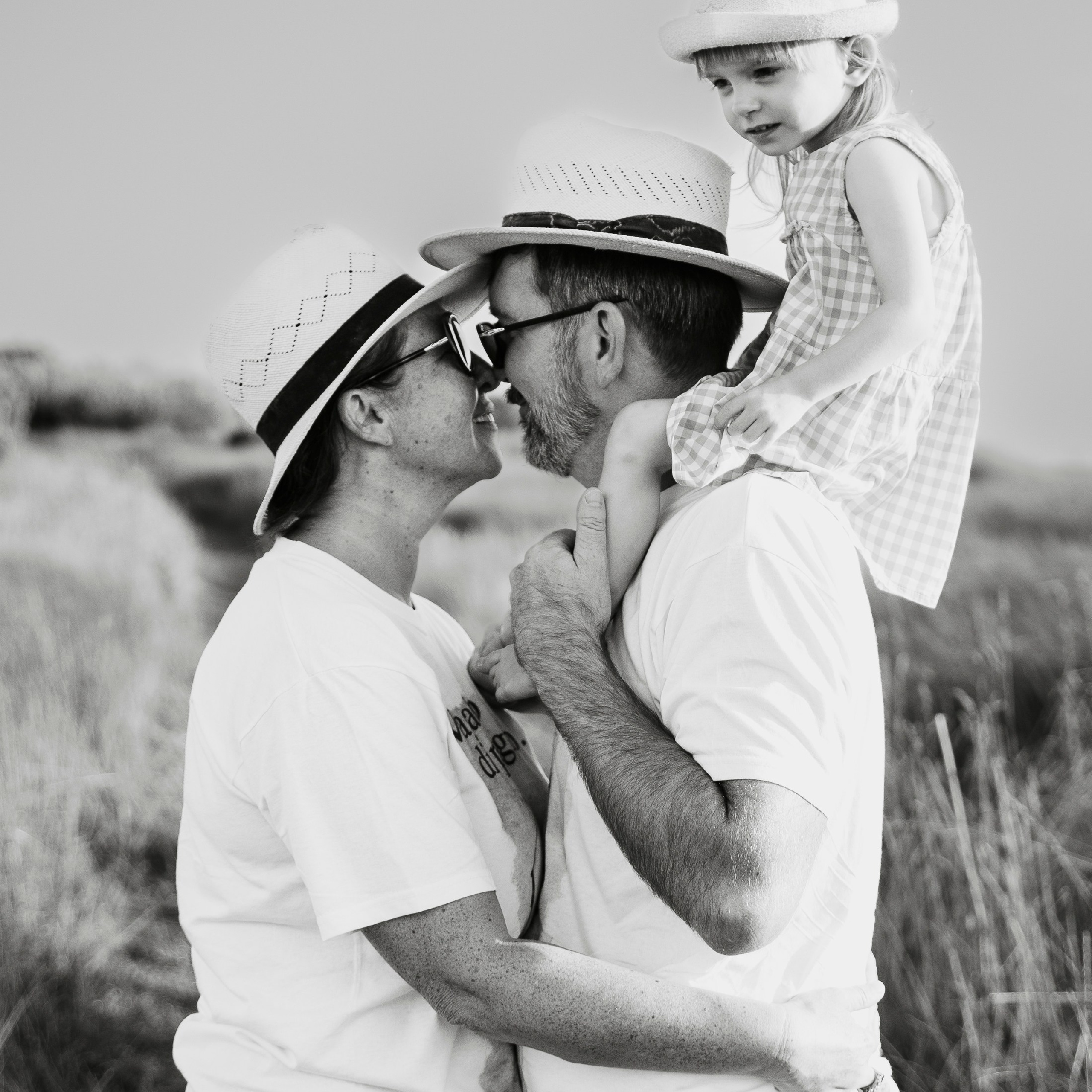 Fun Family Photoshoots in Tuscany amazing beach| Irina Zinovyeva Photo. Family Lifestyle Photographer in Lucca, Italia