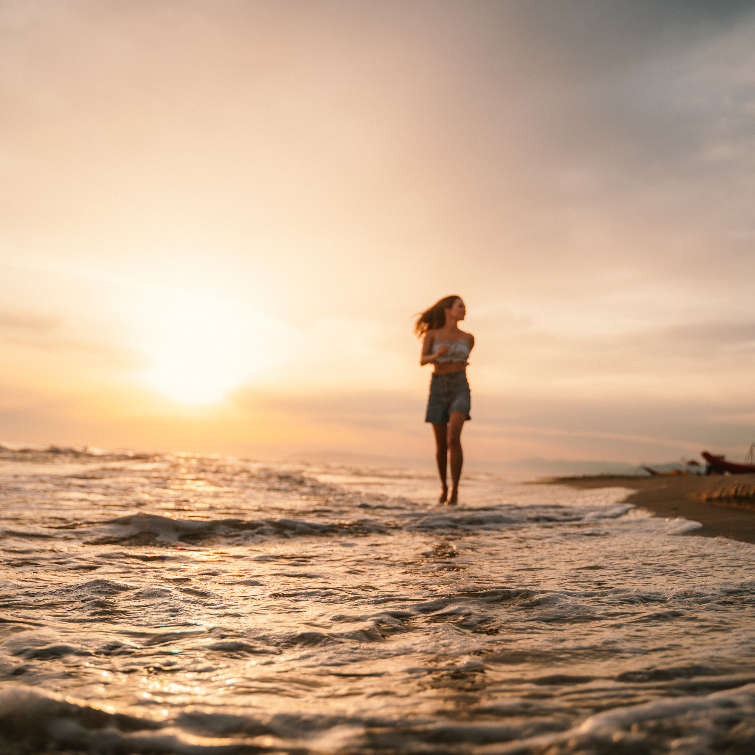 Fun Family Photoshoots in Tuscany amazing beach| Irina Zinovyeva Photo. Family Lifestyle Photographer in Lucca, Italia