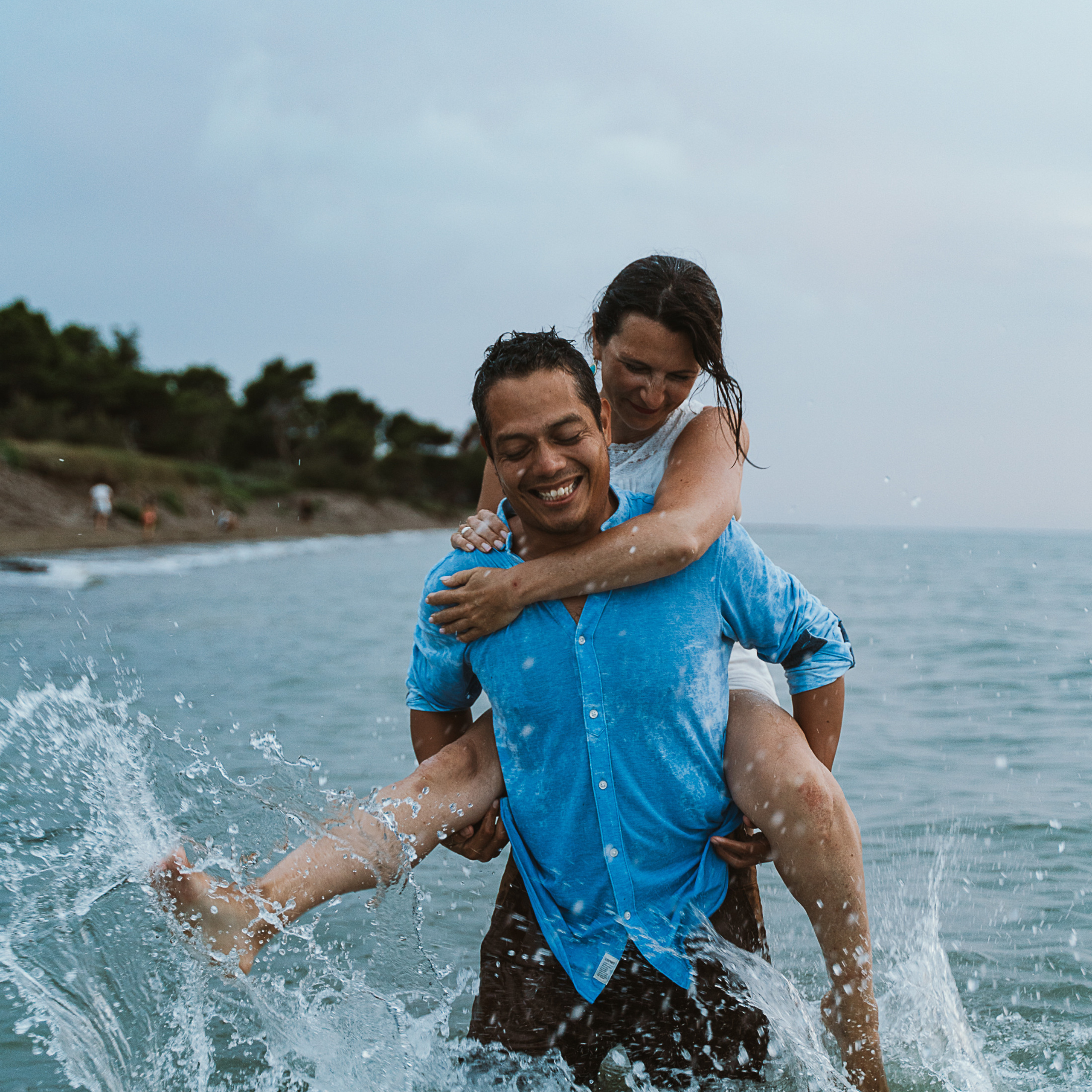 Fun Family Photoshoots in Tuscany amazing beach| Irina Zinovyeva Photo. Family Lifestyle Photographer in Lucca, Italia
