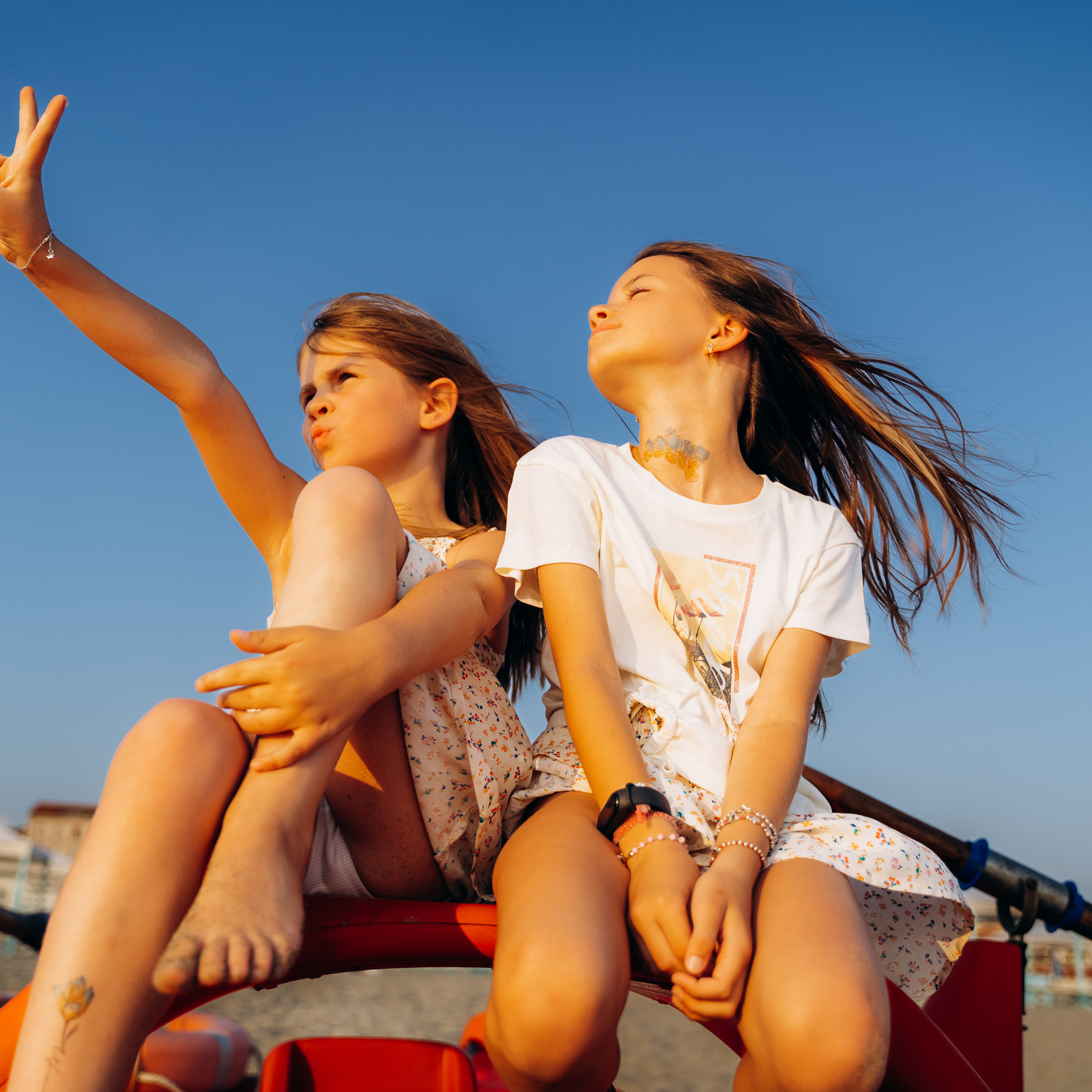 Fun Family Photoshoots in Tuscany amazing beach| Irina Zinovyeva Photo. Family Lifestyle Photographer in Lucca, Italia