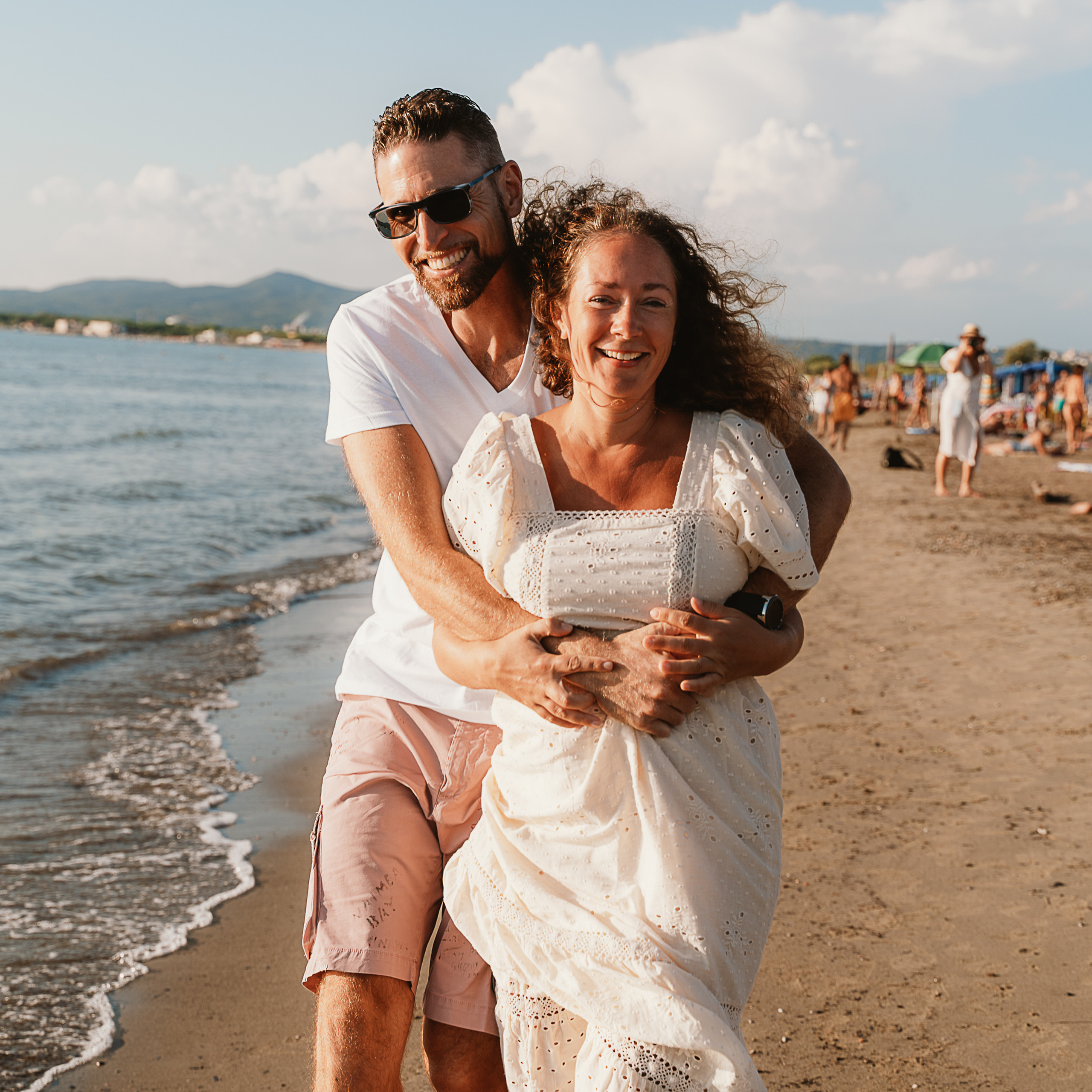 Fun Family Photoshoots in Tuscany amazing beach| Irina Zinovyeva Photo. Family Lifestyle Photographer in Lucca, Italia