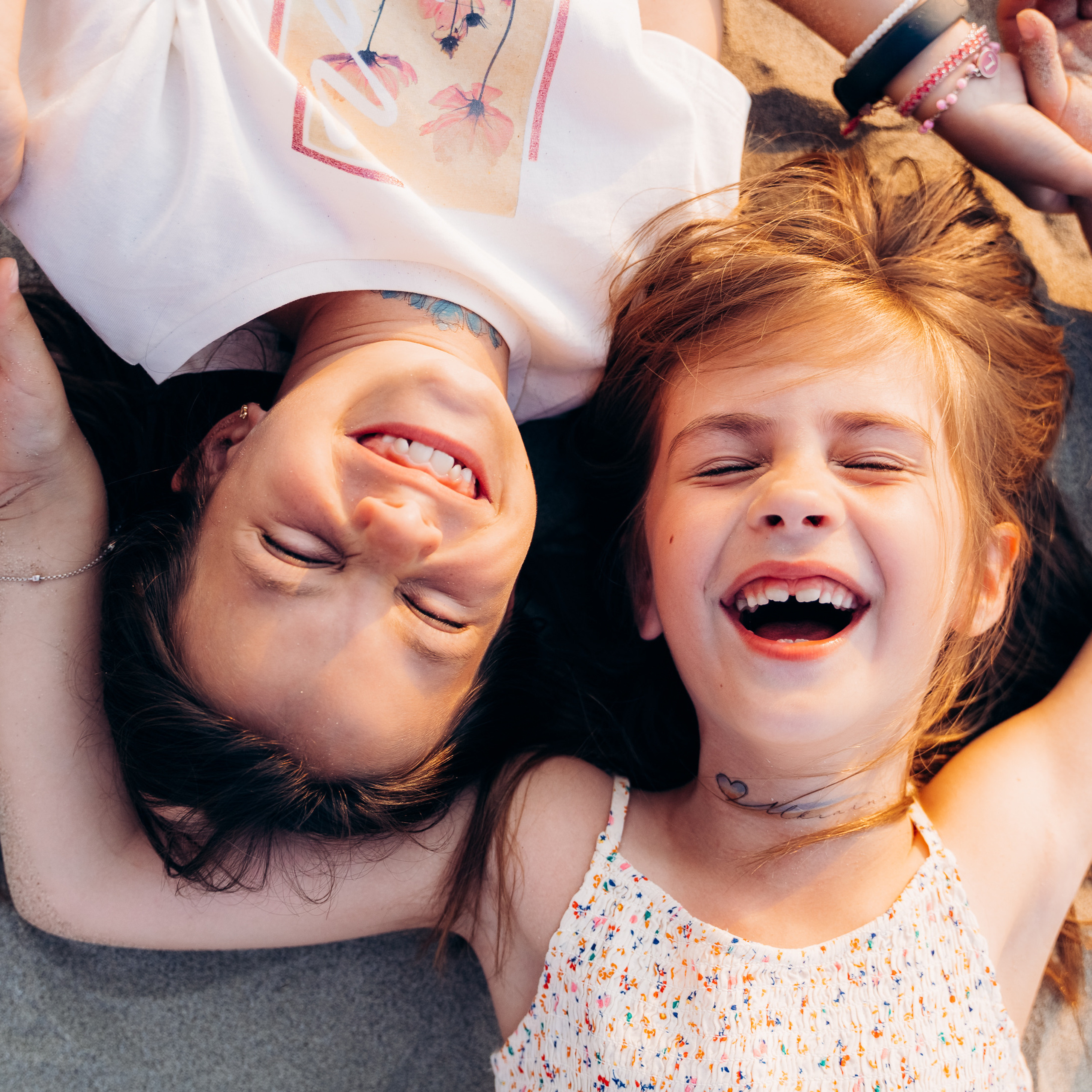 Fun Family Photoshoots in Tuscany amazing beach| Irina Zinovyeva Photo. Family Lifestyle Photographer in Lucca, Italia