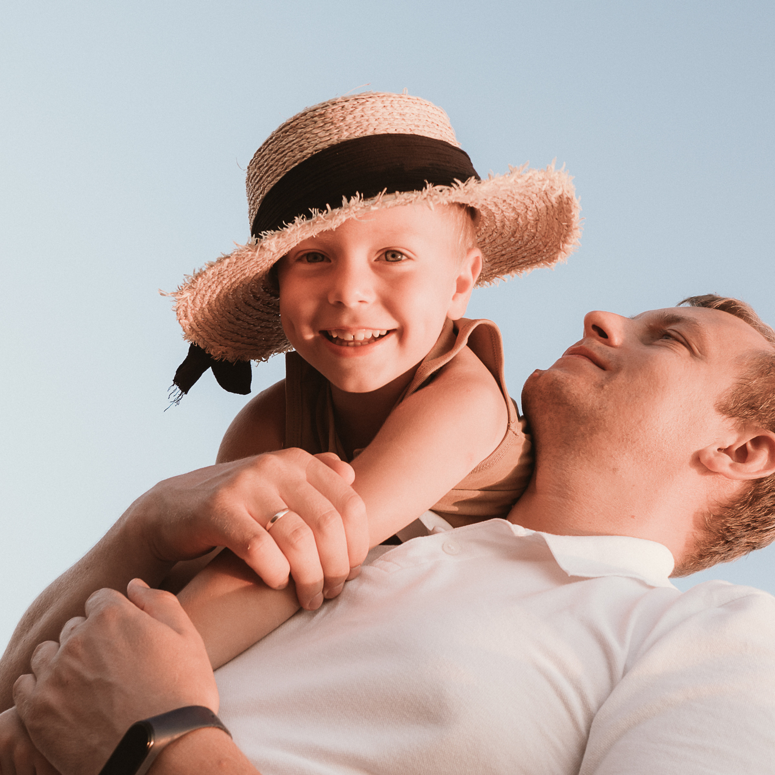 Fun Family Photoshoots in Tuscany amazing beach| Irina Zinovyeva Photo. Family Lifestyle Photographer in Lucca, Italia