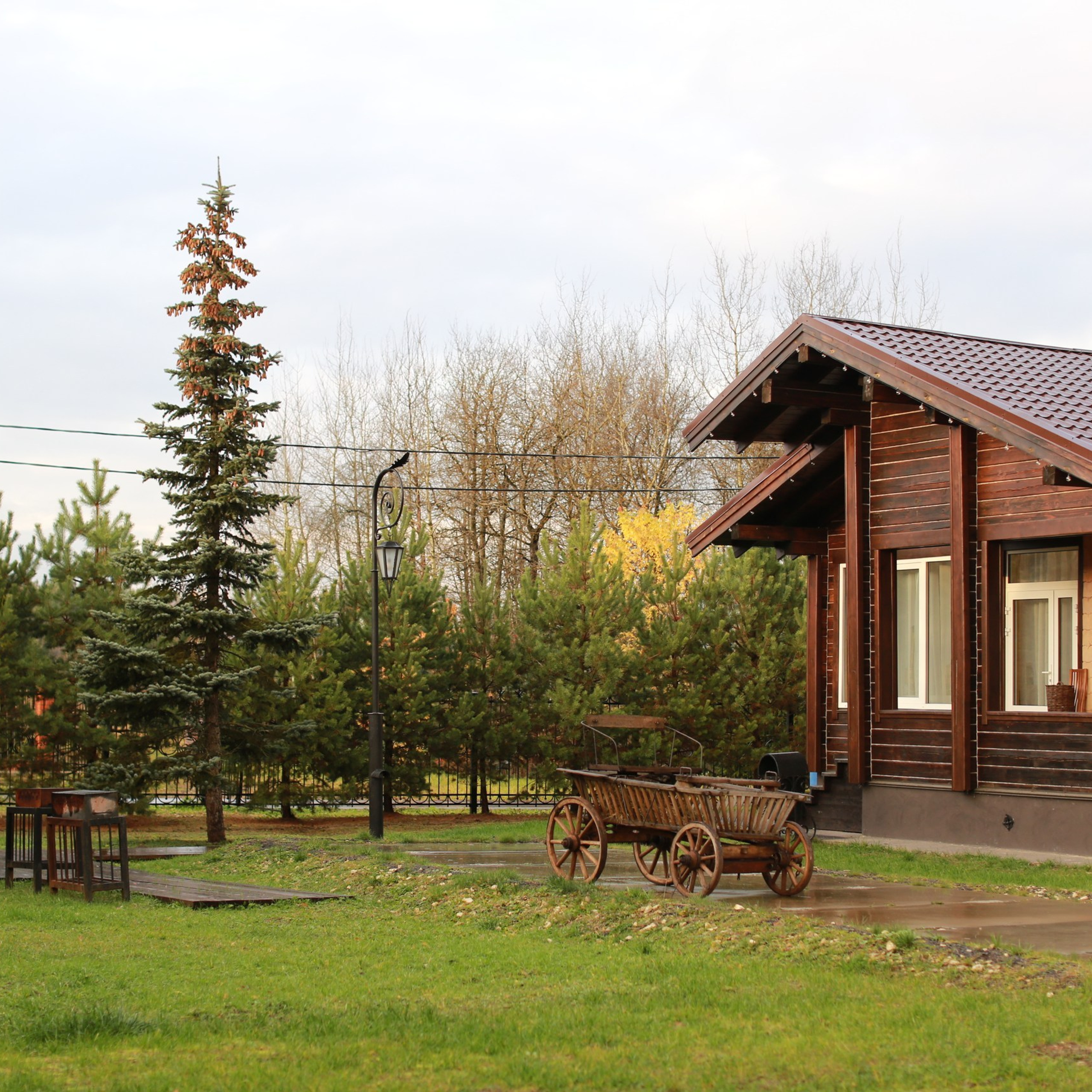 Веранда для свадьбы у воды в Подмосковье