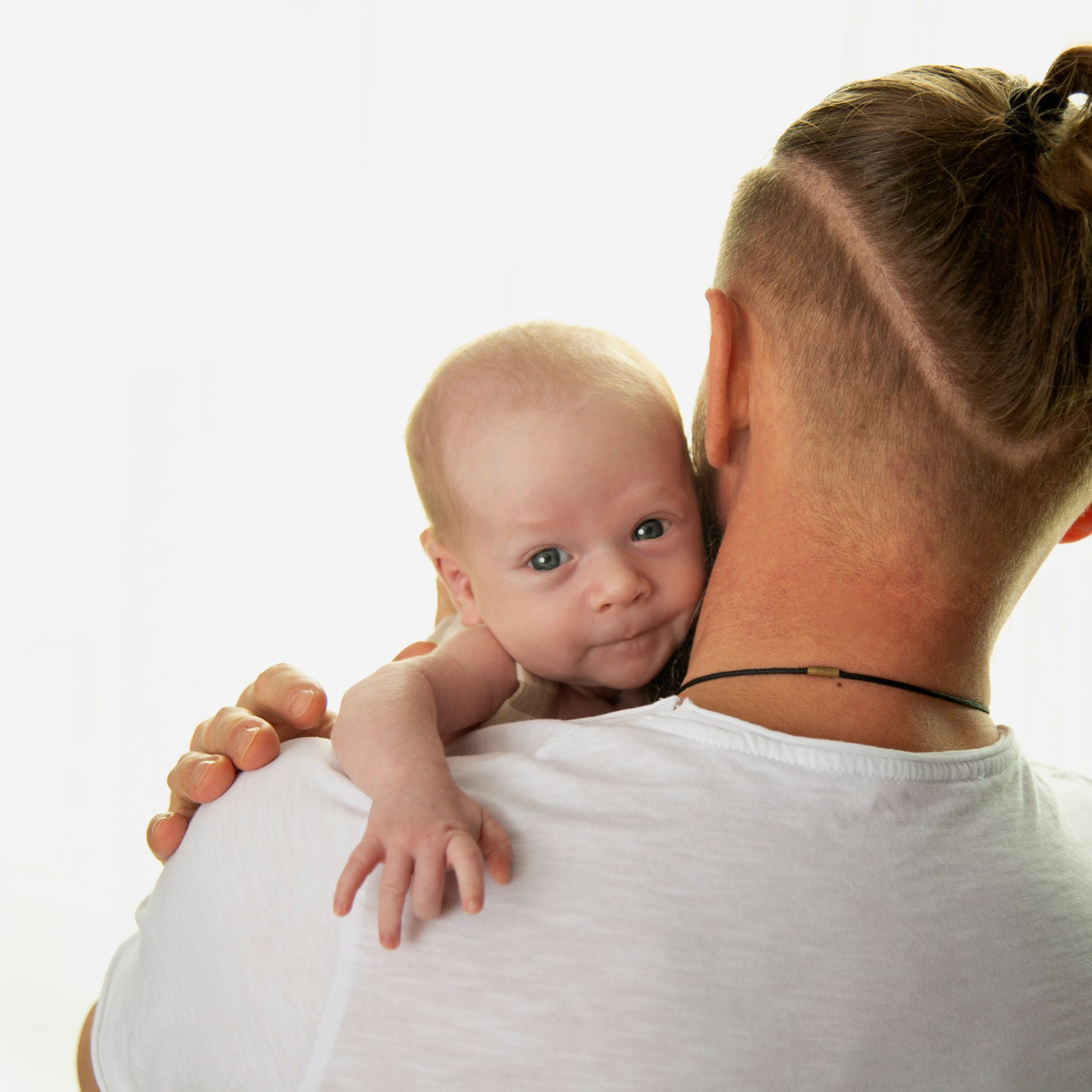 Фотосессия новорожденных в Москве дома и в студии от фотографа новорожденных. Фотосессия в студии в Москве от профессионального фотографа услуги по доступным ценам