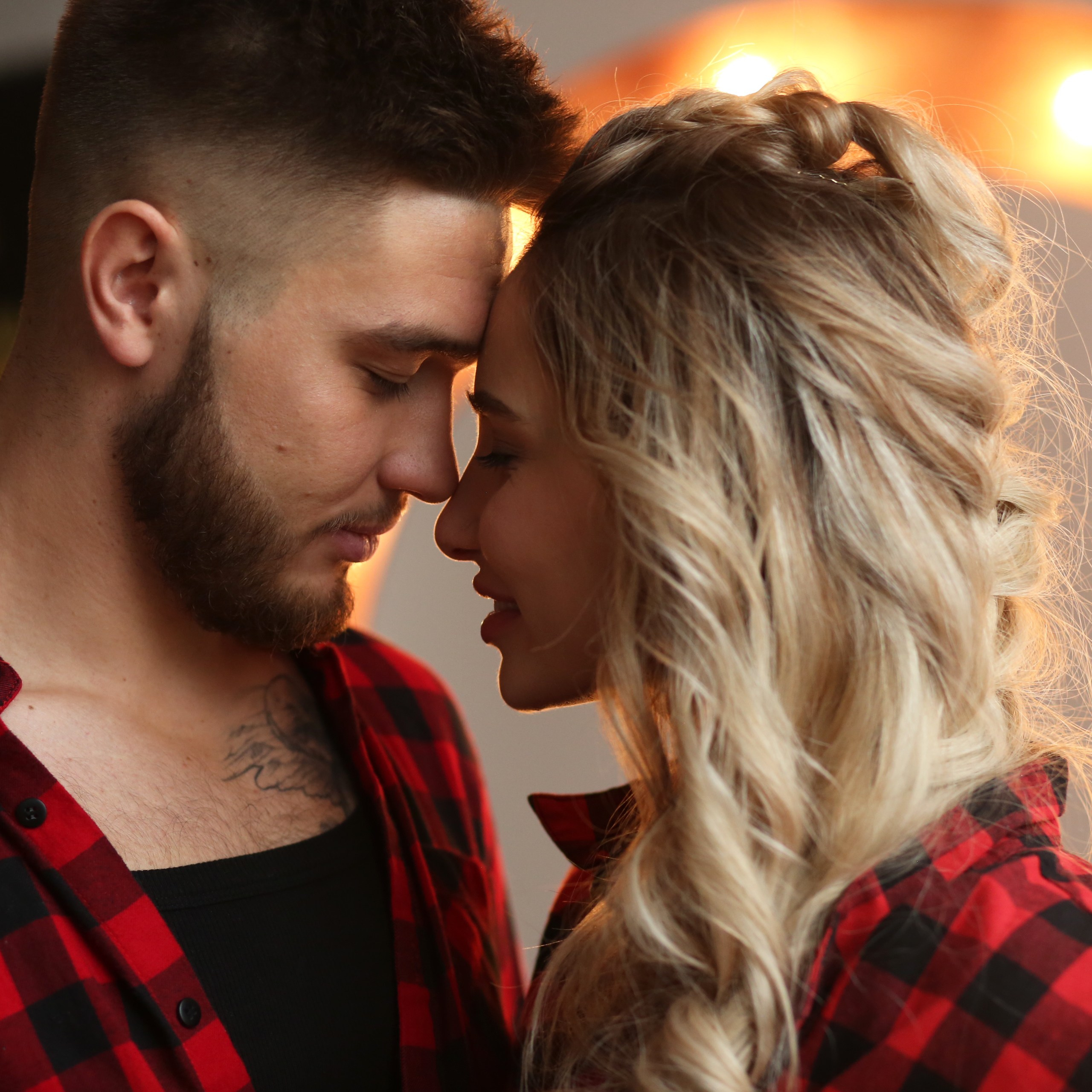 Фотосессия для пары в Москве в студии в стиле лавстори. Фотосессия в студии в Москве от профессионального фотографа услуги по доступным ценам