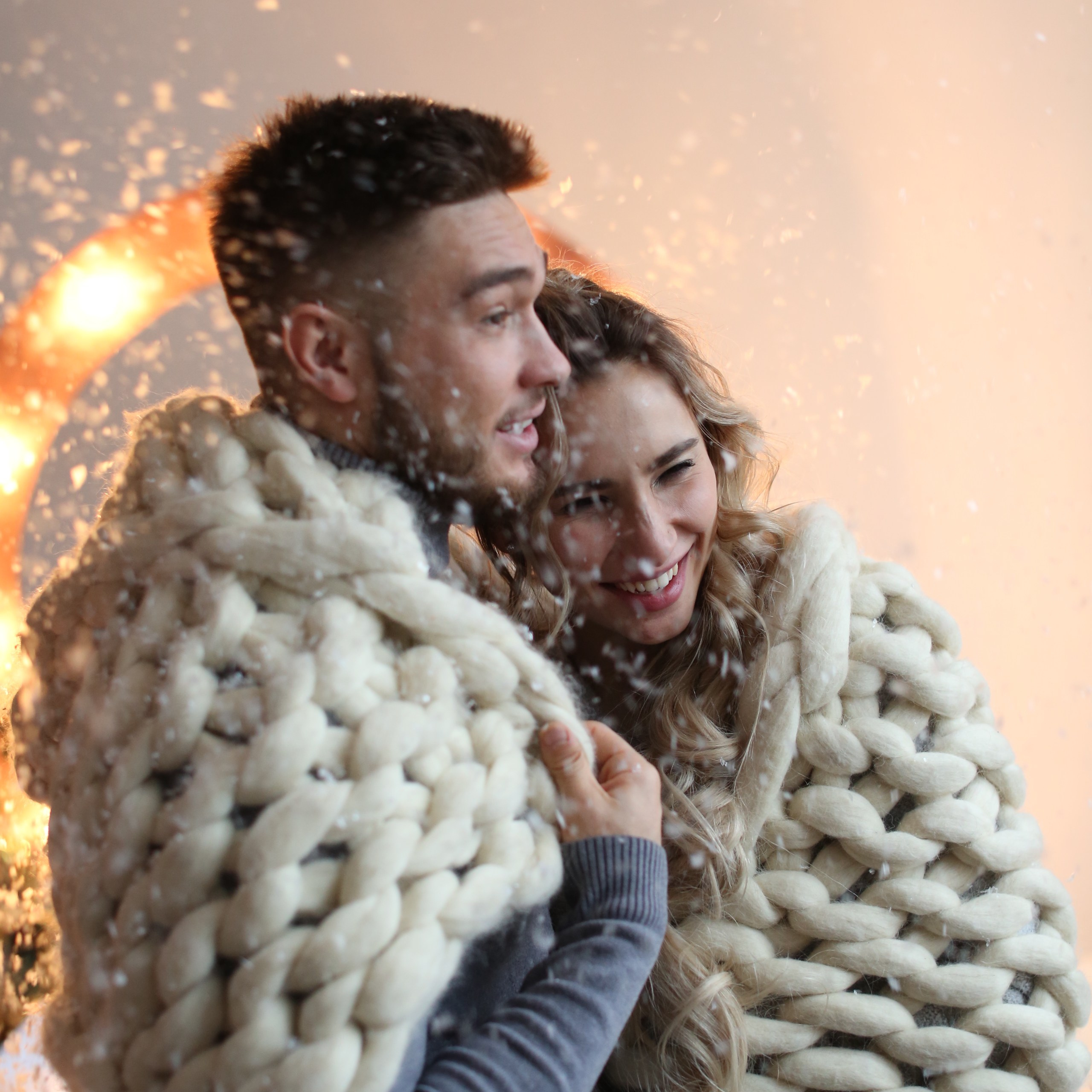 Фотосессия для пары в Москве в студии в стиле лавстори. Фотосессия в студии в Москве от профессионального фотографа услуги по доступным ценам