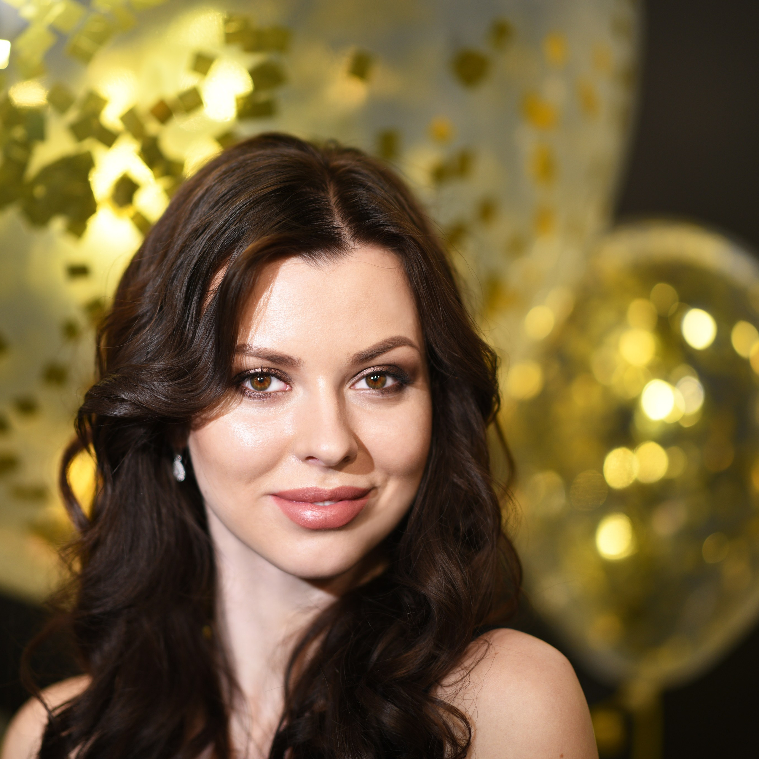 Фотосессия на день рождения в студии в Москве для девушки от фотографа. Фотосессия в студии в Москве от профессионального фотографа услуги по доступным ценам