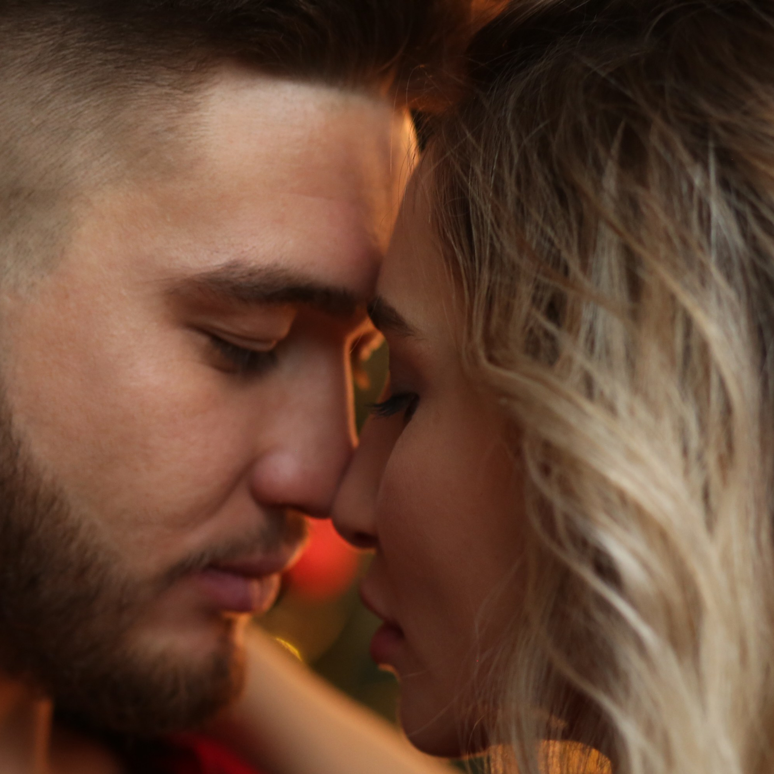 Фотосессия для пары в Москве в студии в стиле лавстори. Фотосессия в студии в Москве от профессионального фотографа услуги по доступным ценам