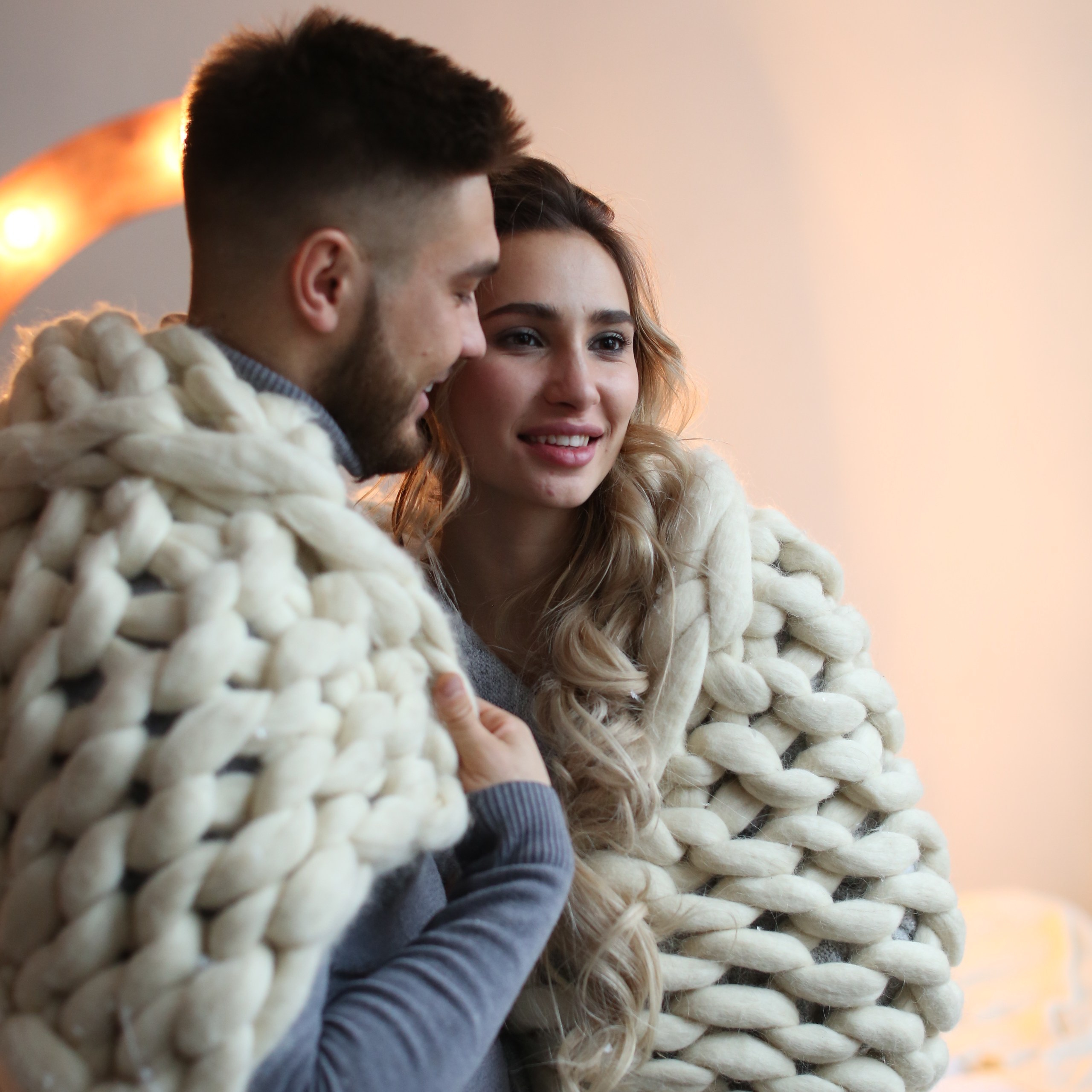 Фотосессия для пары в Москве в студии в стиле лавстори. Фотосессия в студии в Москве от профессионального фотографа услуги по доступным ценам