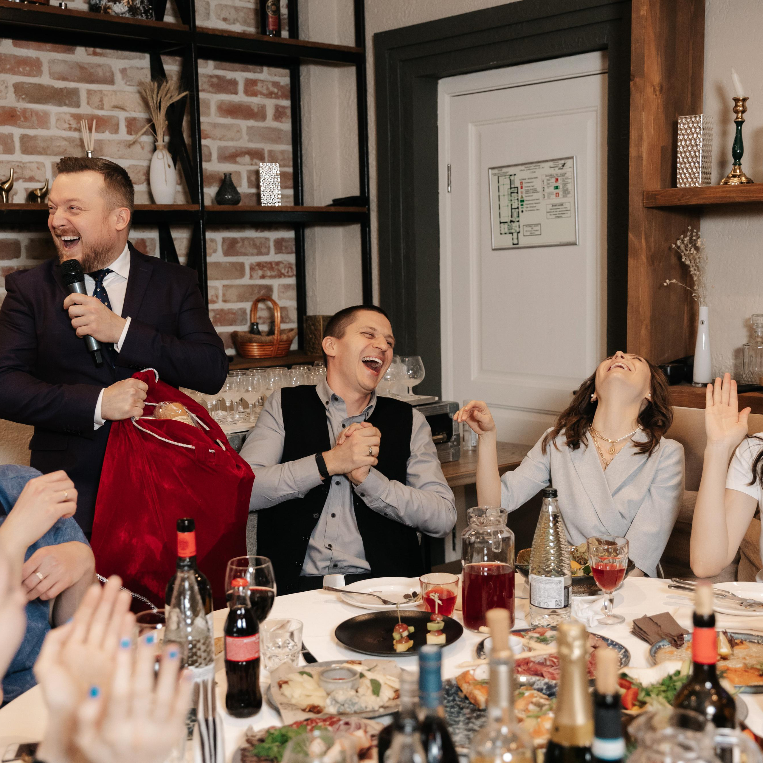 Ведущий на корпоратив в Москве. Ведущий корпоративов. Ведущий на корпо. Ведущий на свадьбу, корпоратив и юбилей в Москве Сергей Рябинин