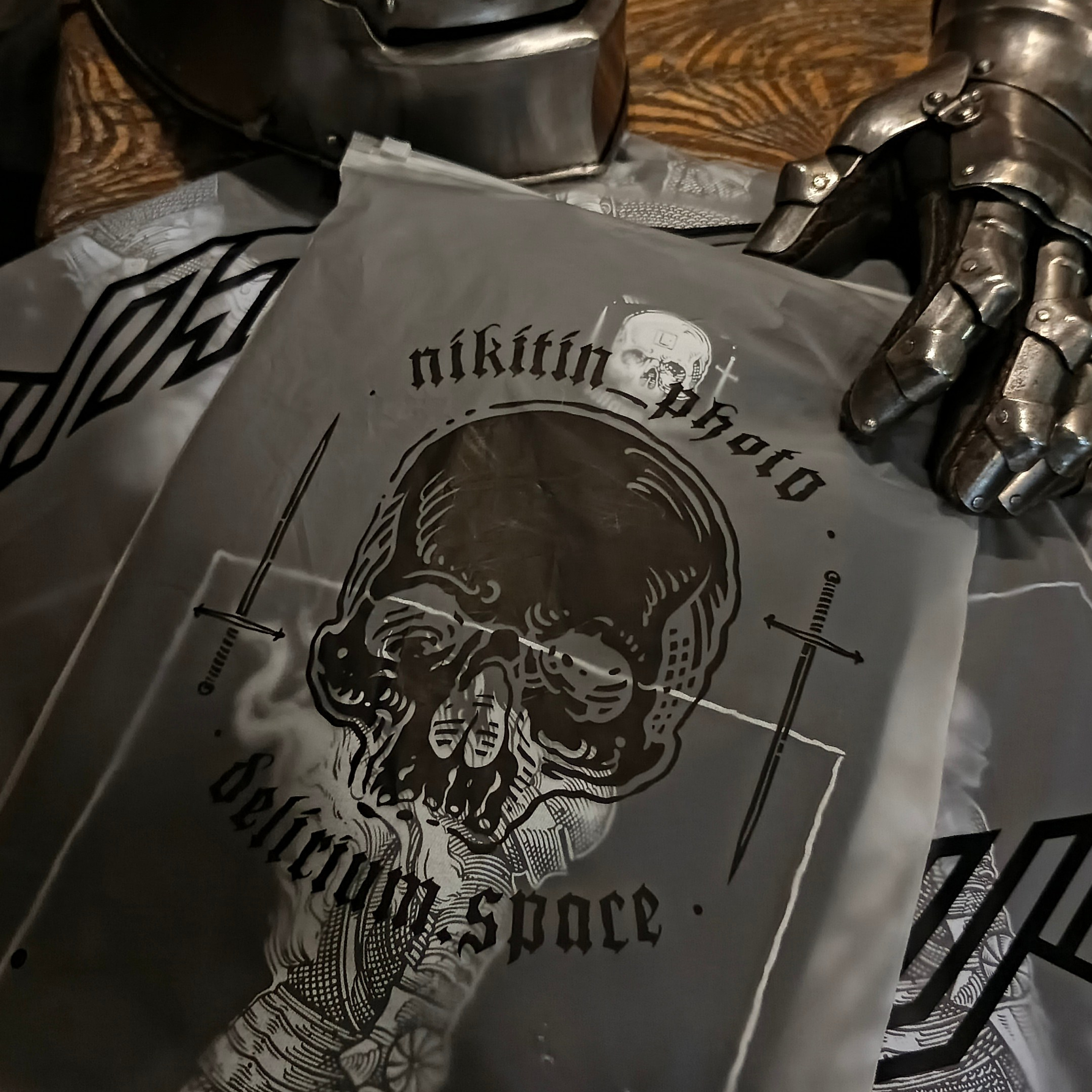 Мерч. Фотограф Александр Никитин. Съёмка в доспехах. Санкт-Петербург. nikitin_photo