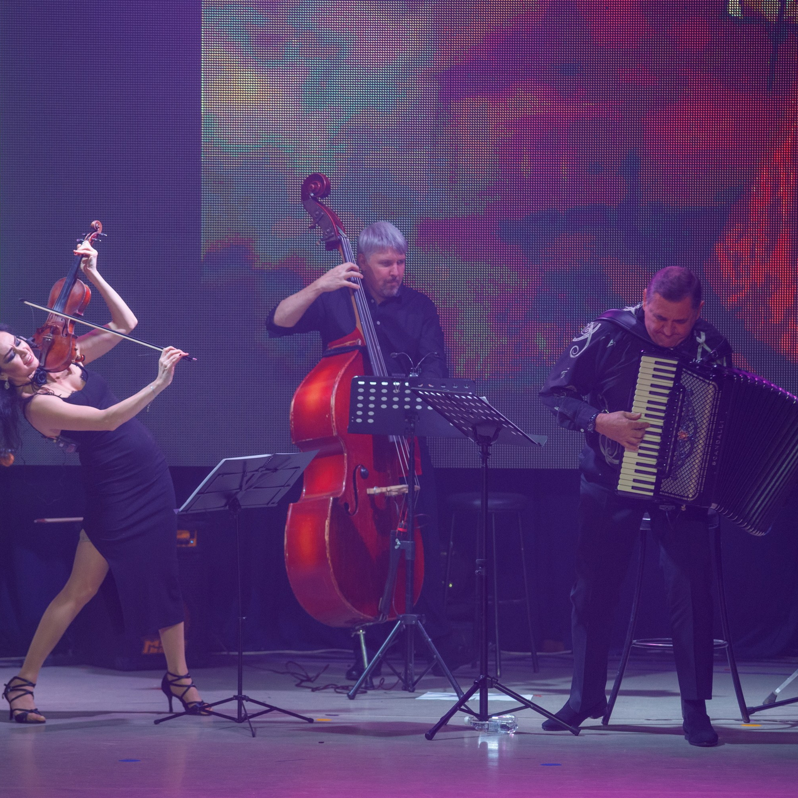 Рекламное фото, видео, инфографика, бизнес-портрет, предметная съёмка. Фотограф видеограф Иркутск фото видео студия Алексея Марамзина