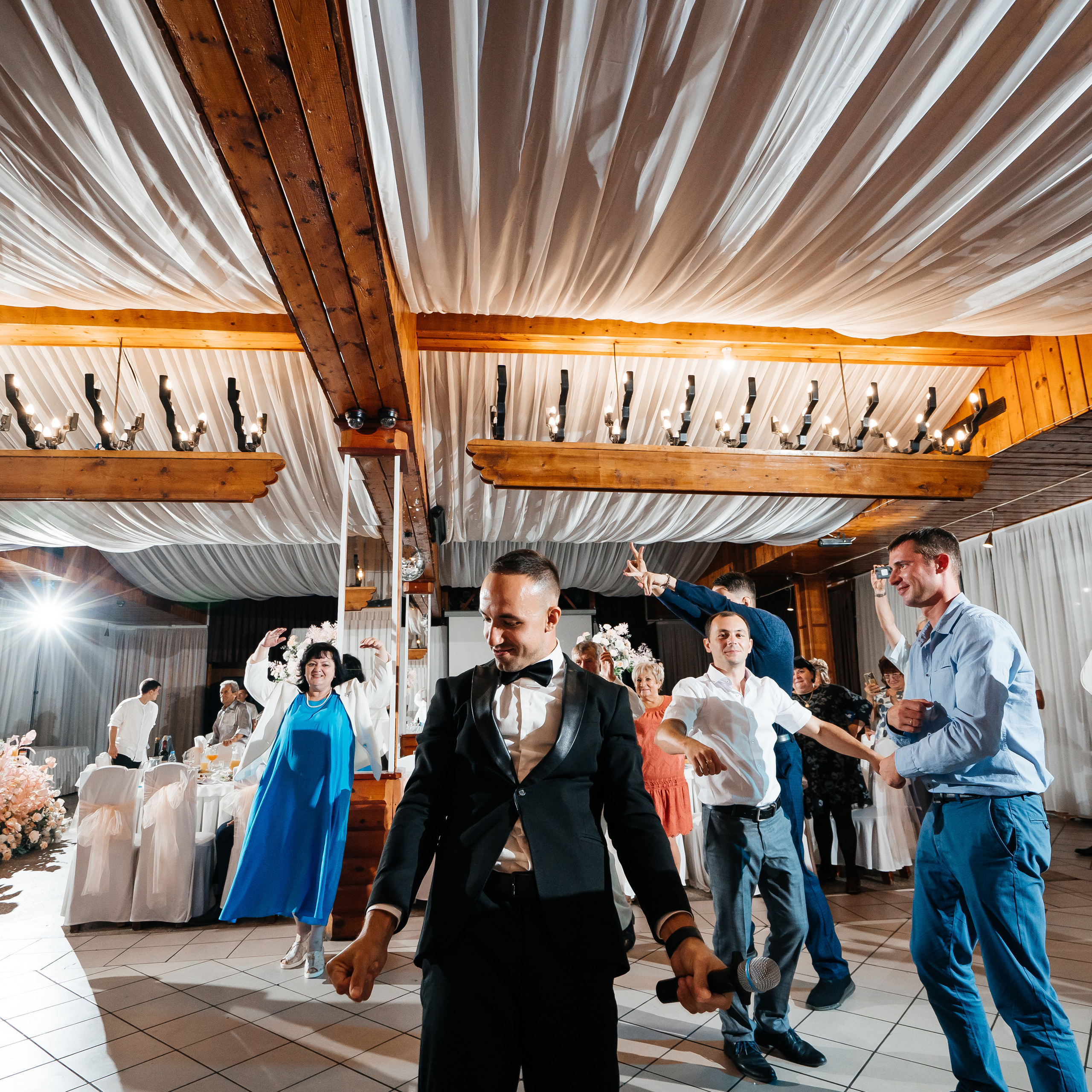 Услуги. Свадебный ведущий Виталий Бабаев