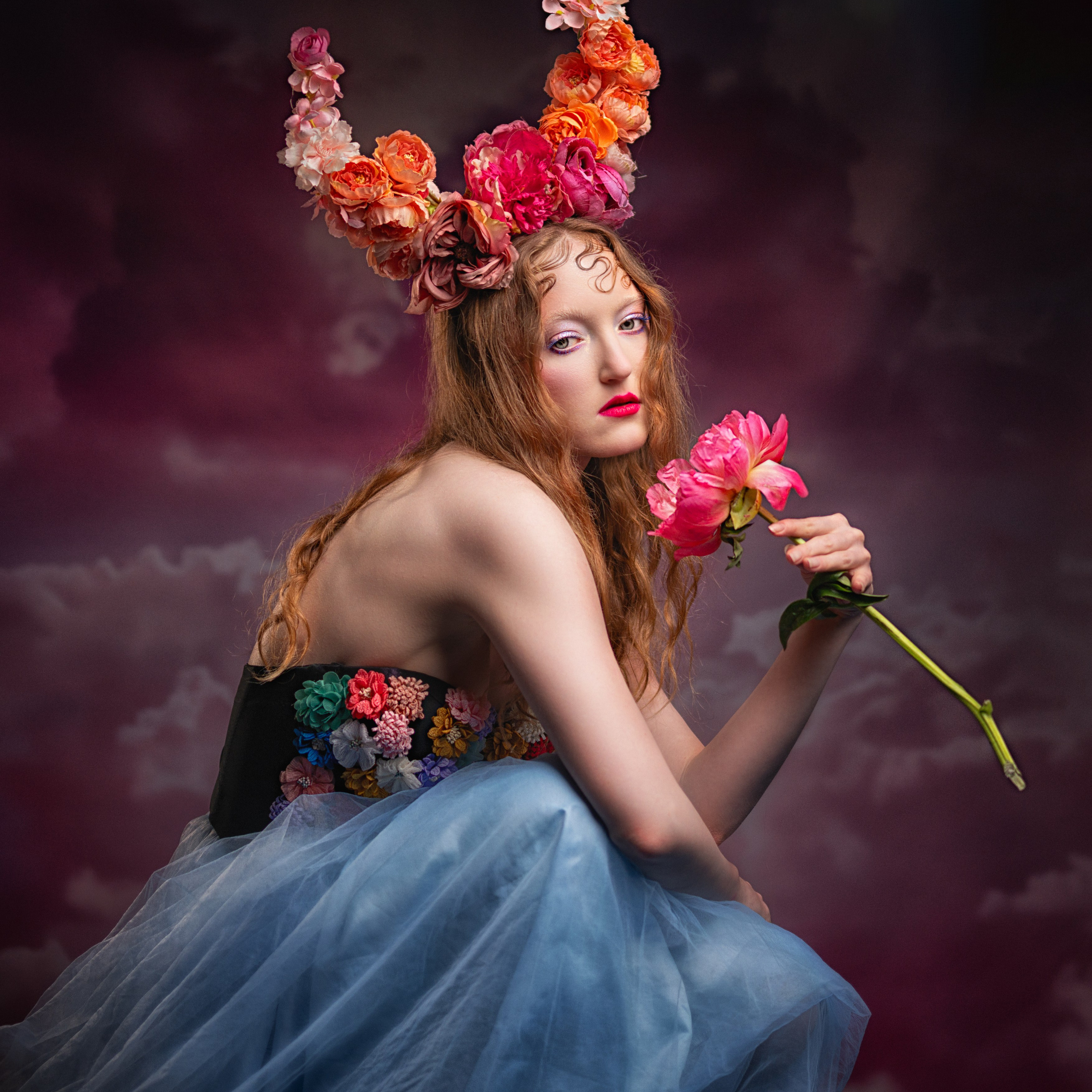 Принцесса слушает аромат цветка