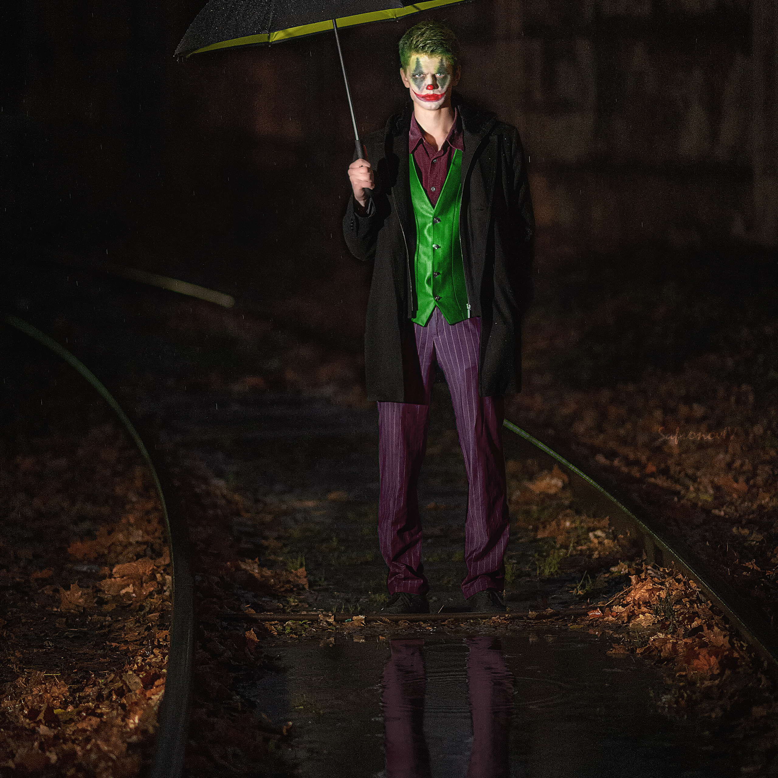 Фотосессия на Хэллоуин в дождь