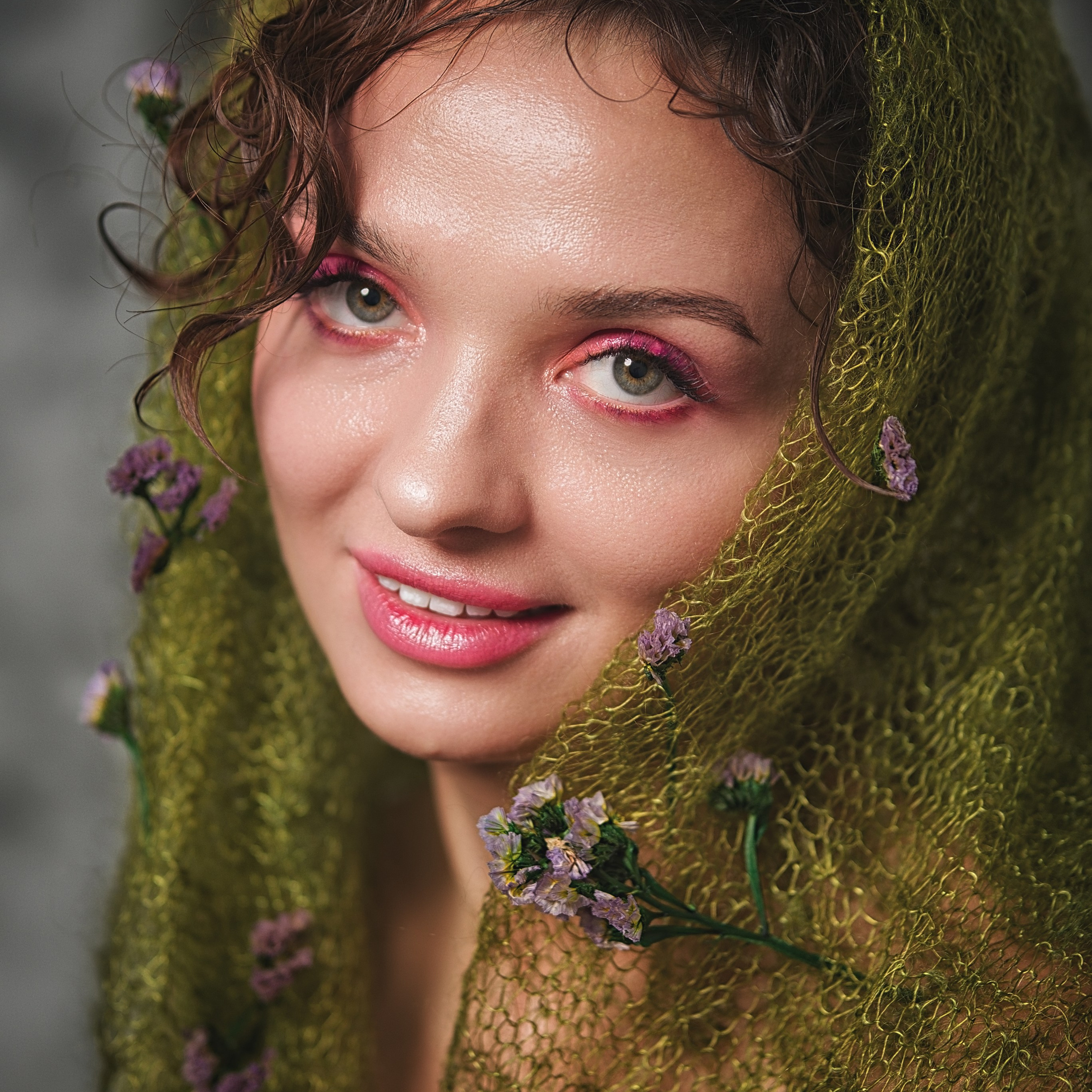 Девушка в весеннем образе