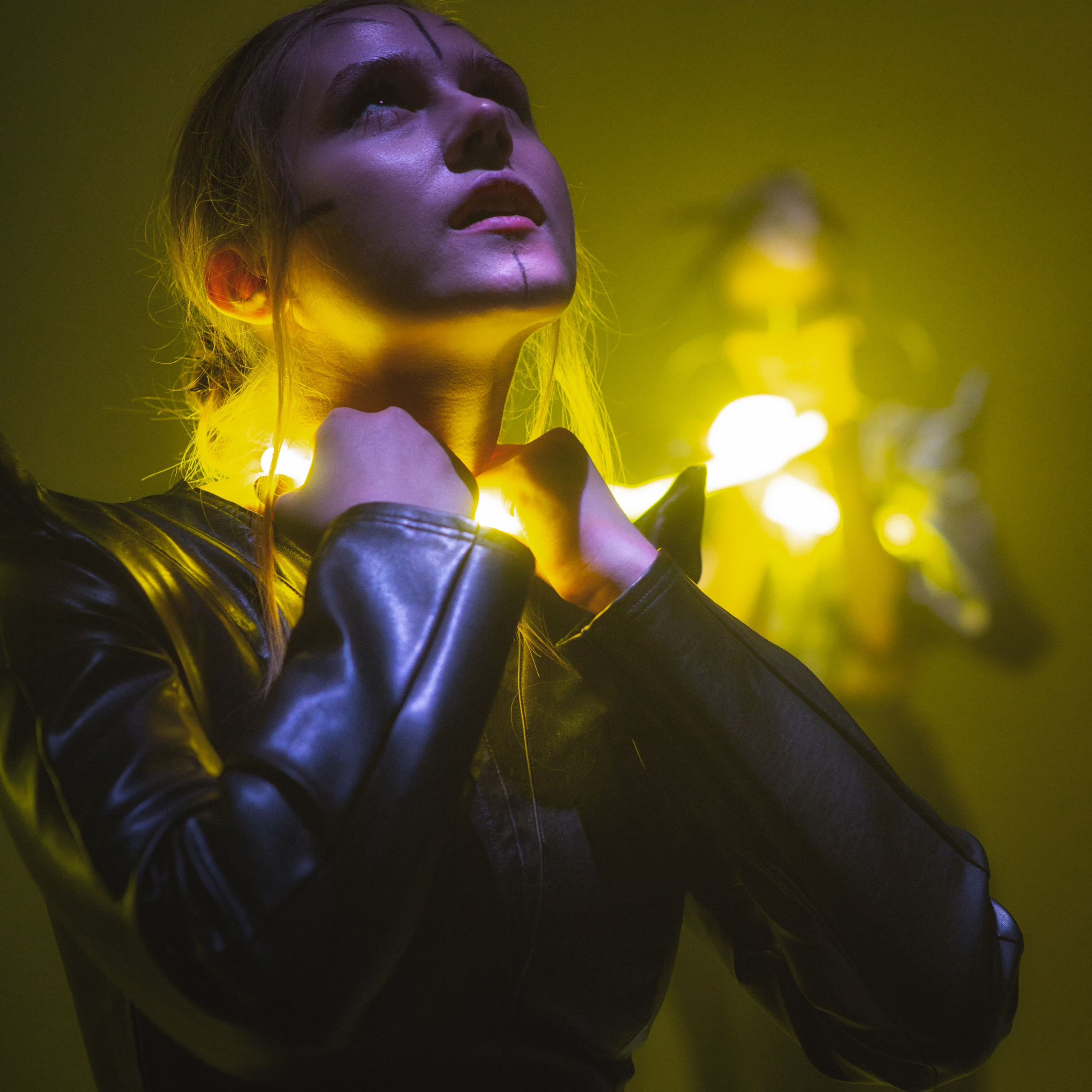 Девушку связали за горло