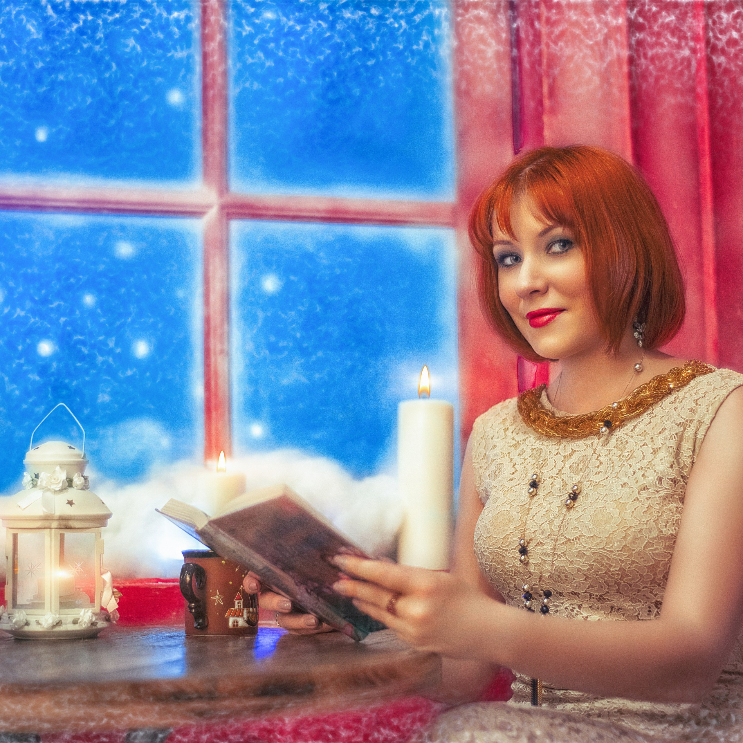 Рыжая девушка с книгой в руках смотрит на вас