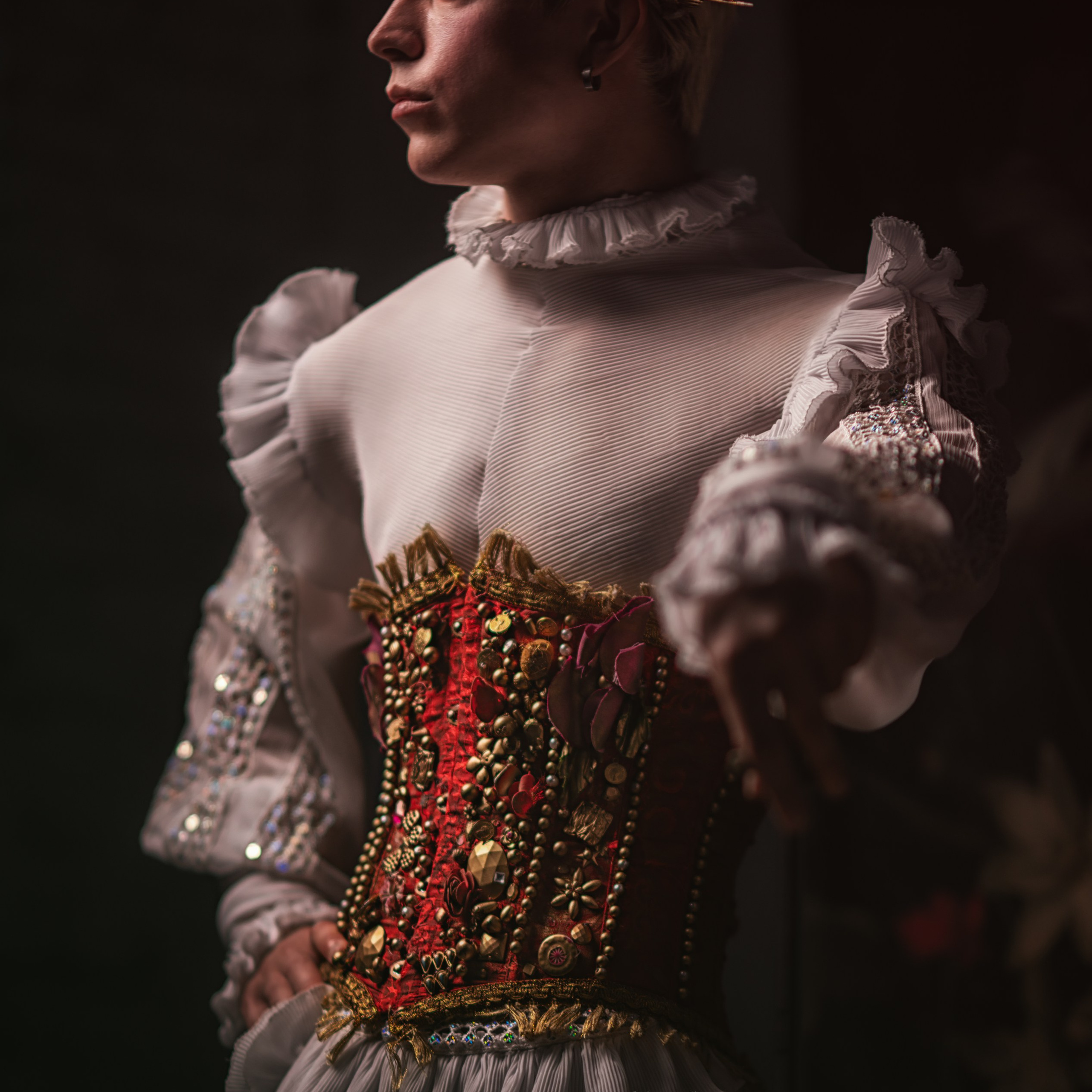 Принц с ножом в руке