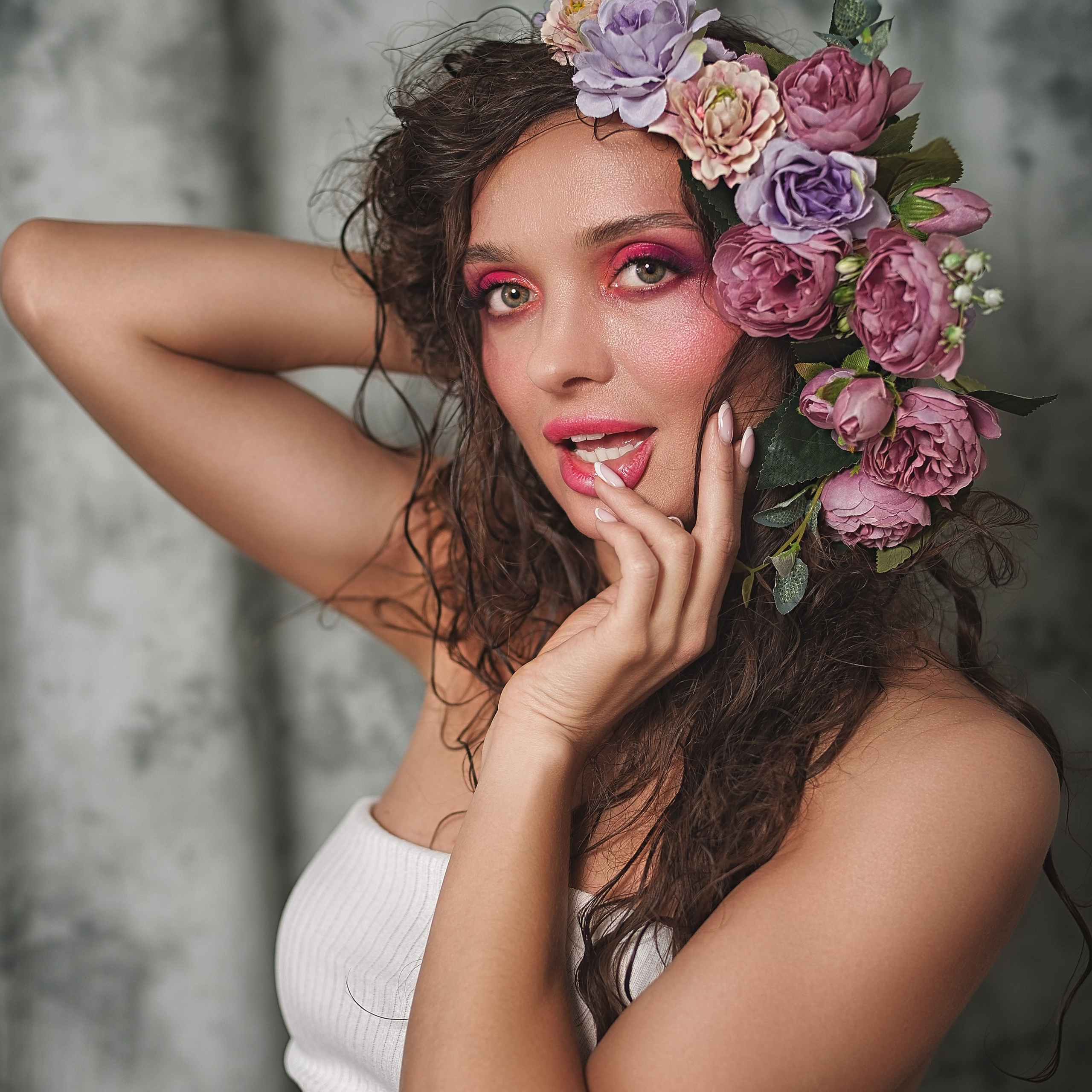 Соблазняющая девушка