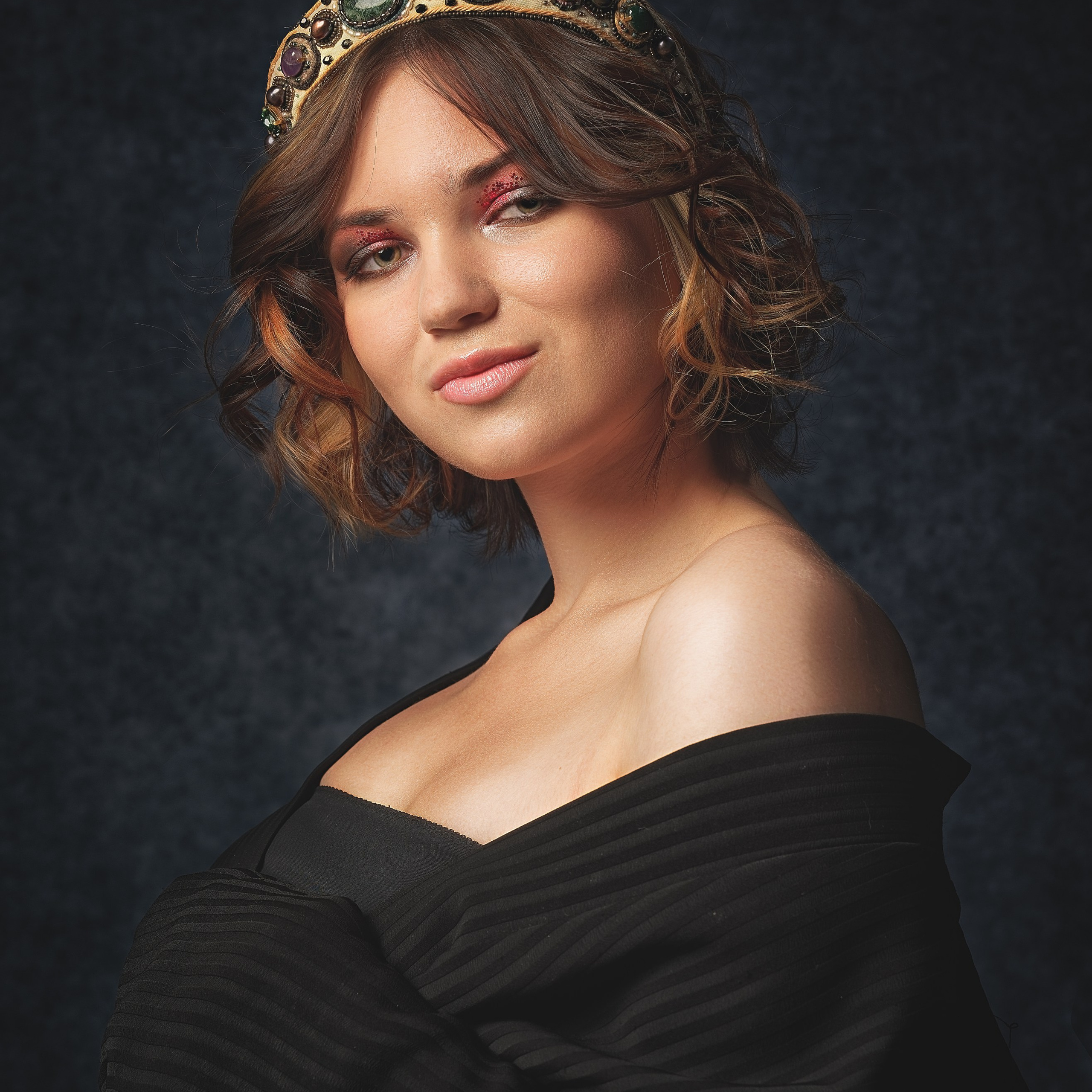 Девушка с уставшими глазами