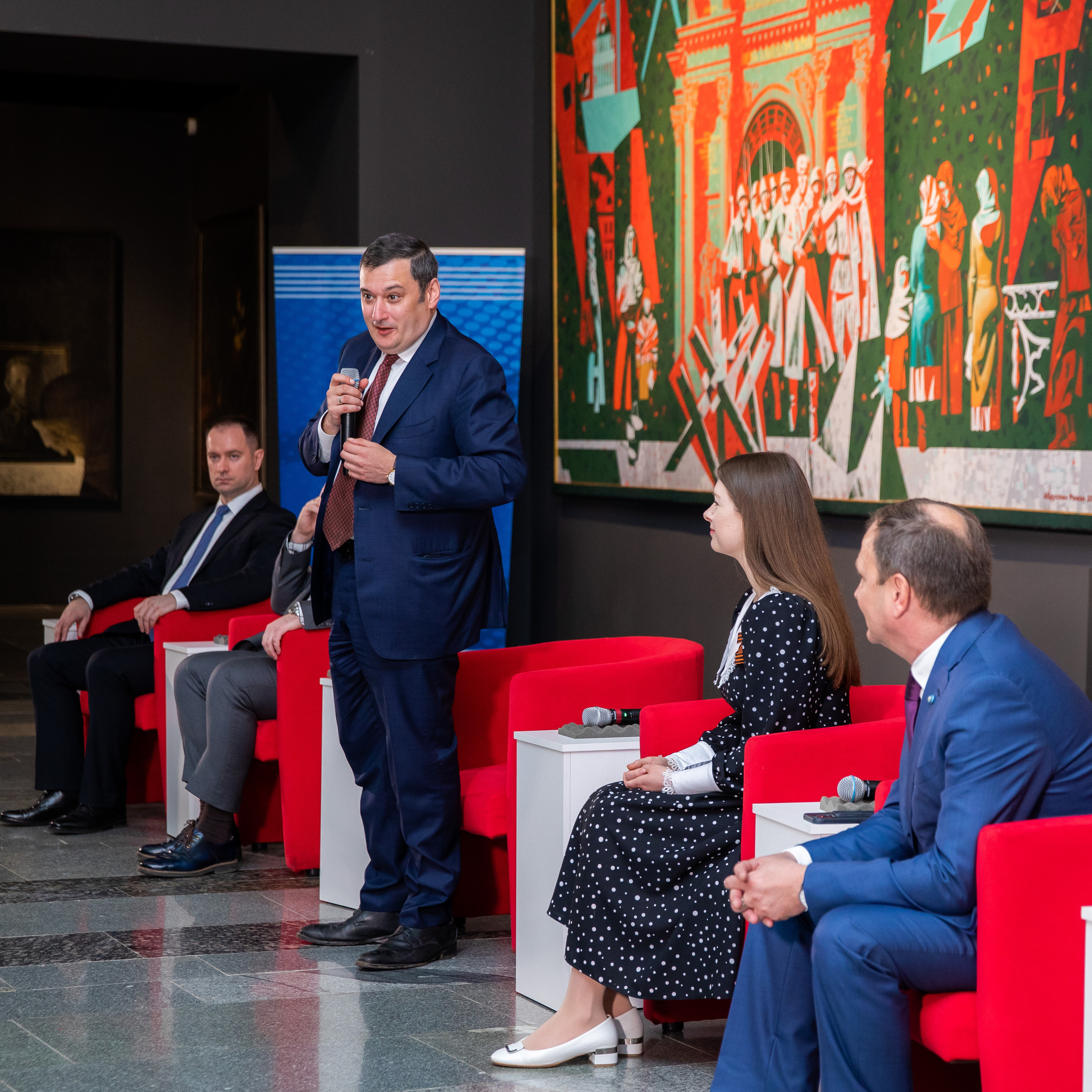 Вручение приглашений на Парад Победы победителей «Диктанта Победы» 2022