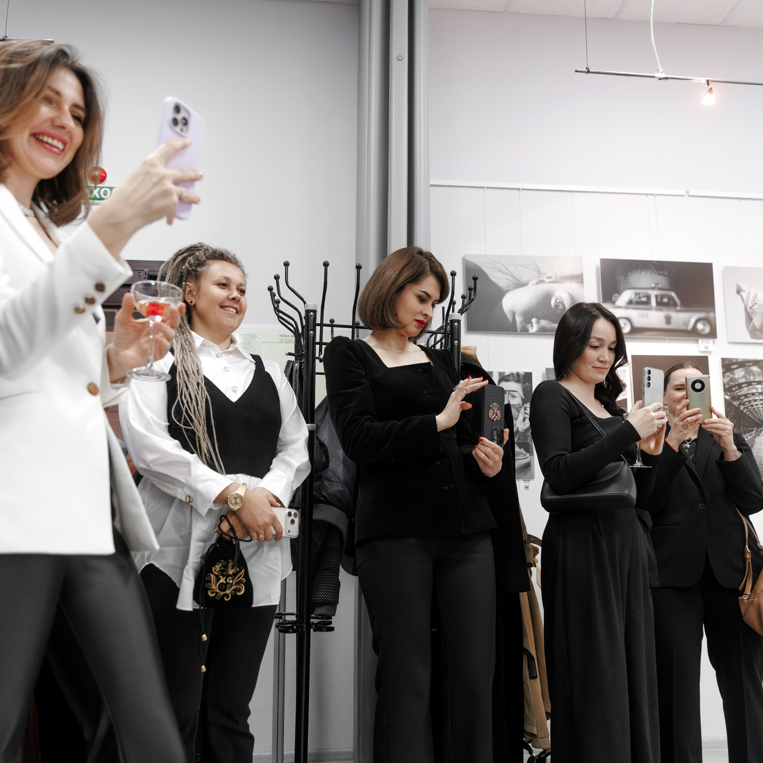 IV биеннале черно-белой фотографии MFamilia в Галерее Центра книги и графики. Организация фотовыставок в Петербурге и Москве, MFamilia (МФамилия)