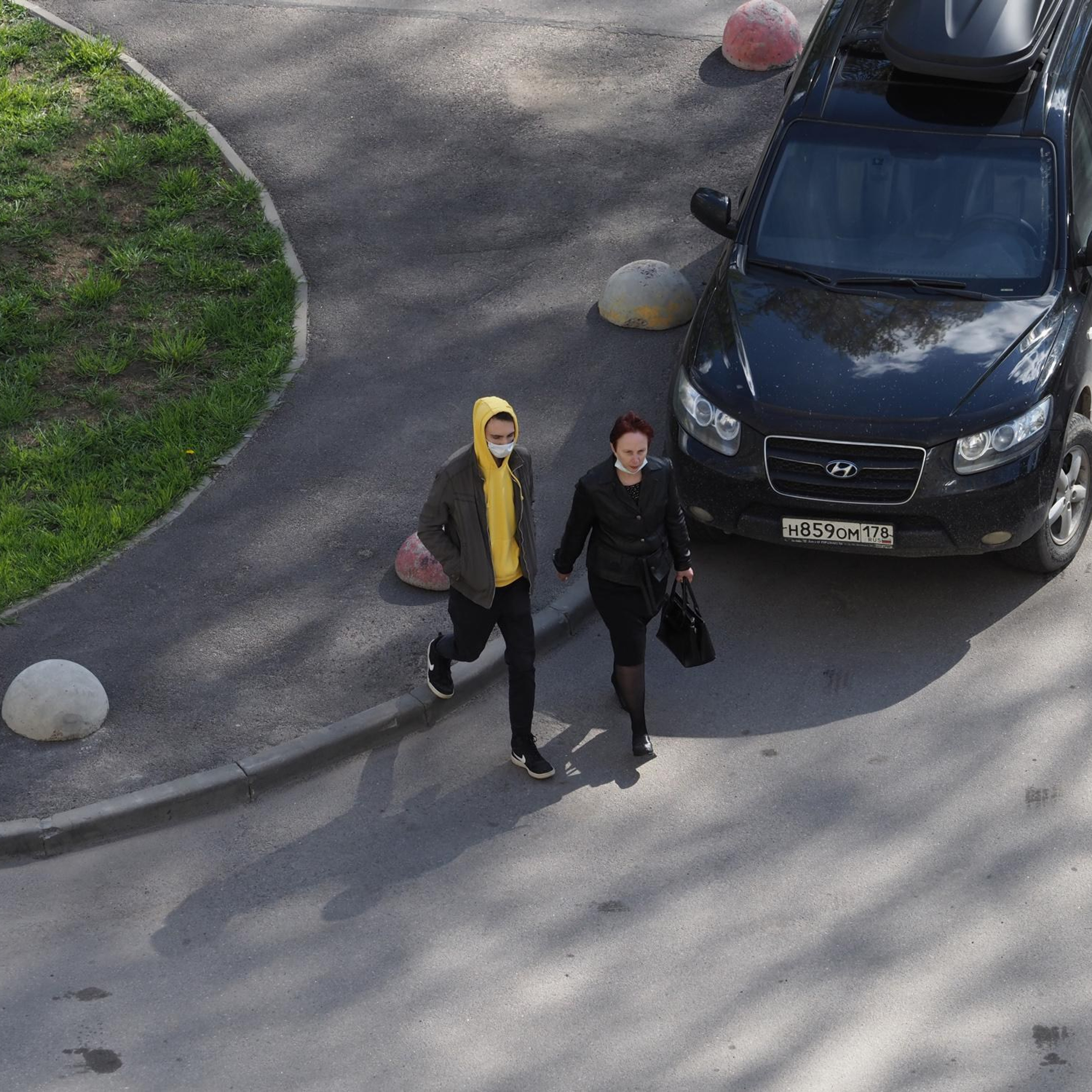 May 19, 2020, Neighbors can't decide on the best way to wear a medical mask on the street.