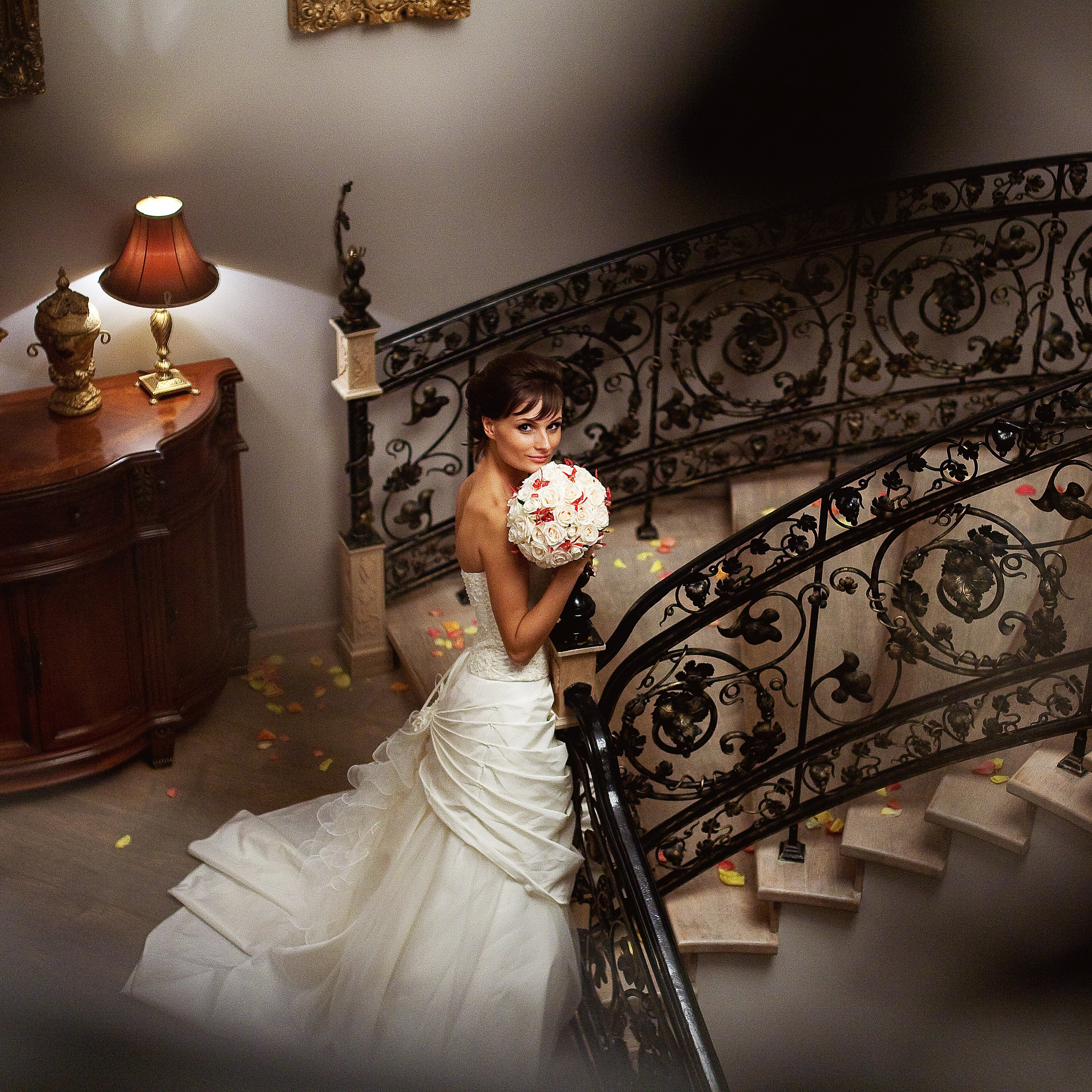 Свадебный фотограф Павел Коротков, съёмка фото и видео на свадьбу, в кадре невеста в локации отеля на сборах