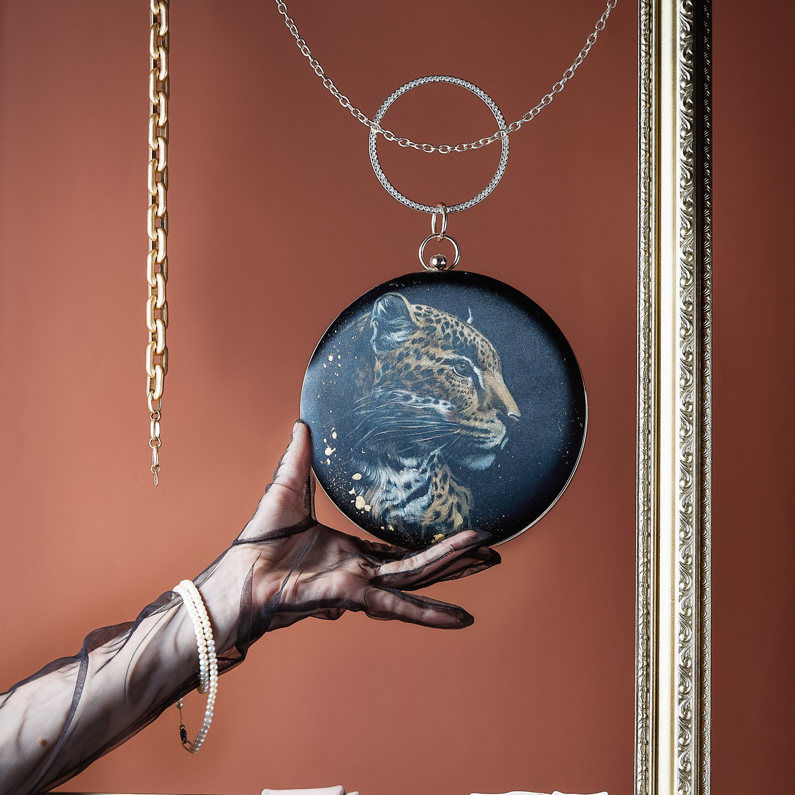 Фото расписных сумок и авторских аксессуаров