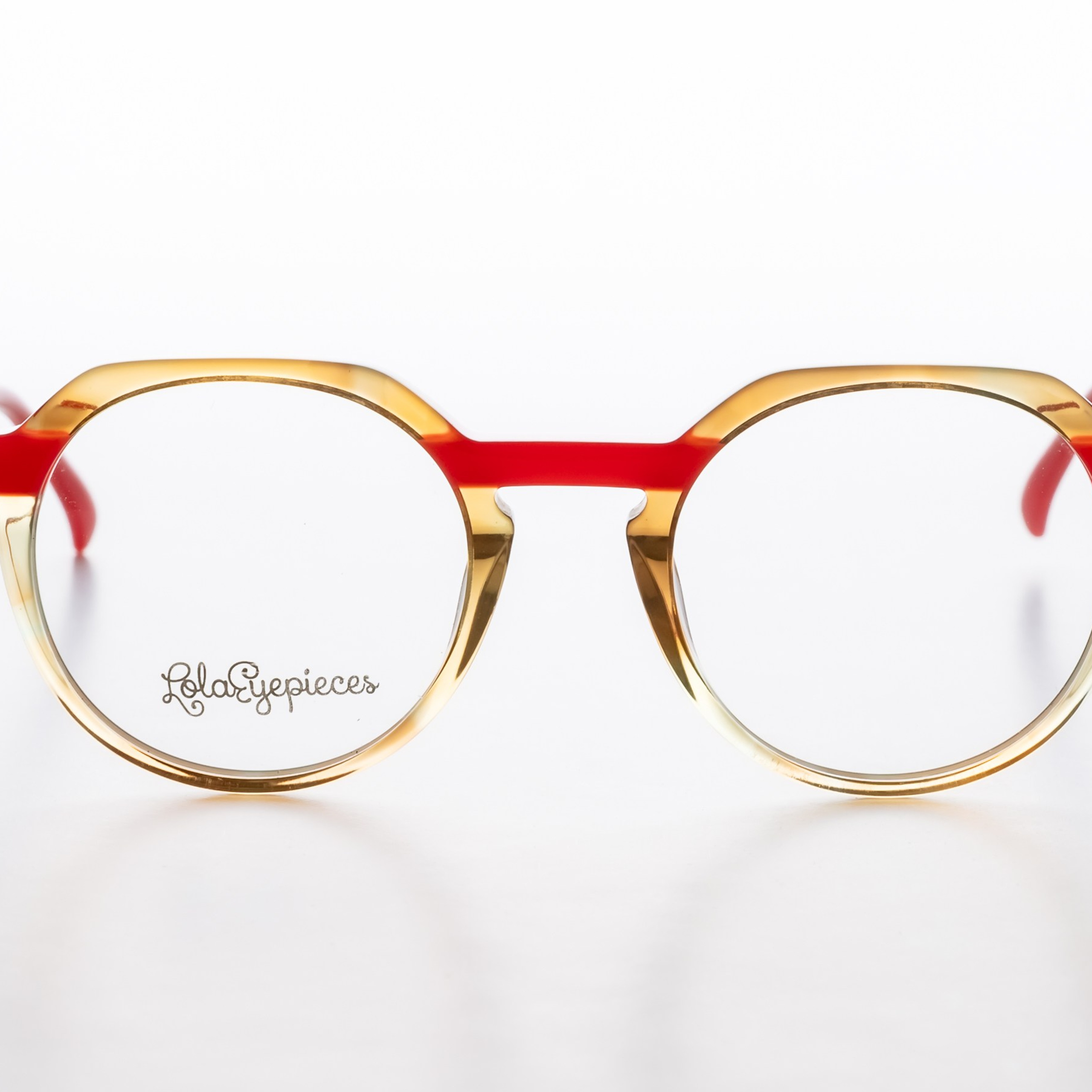 очки на белом фоне с отражением, съёмка для карточки товара WB Ozon, предметный фотограф