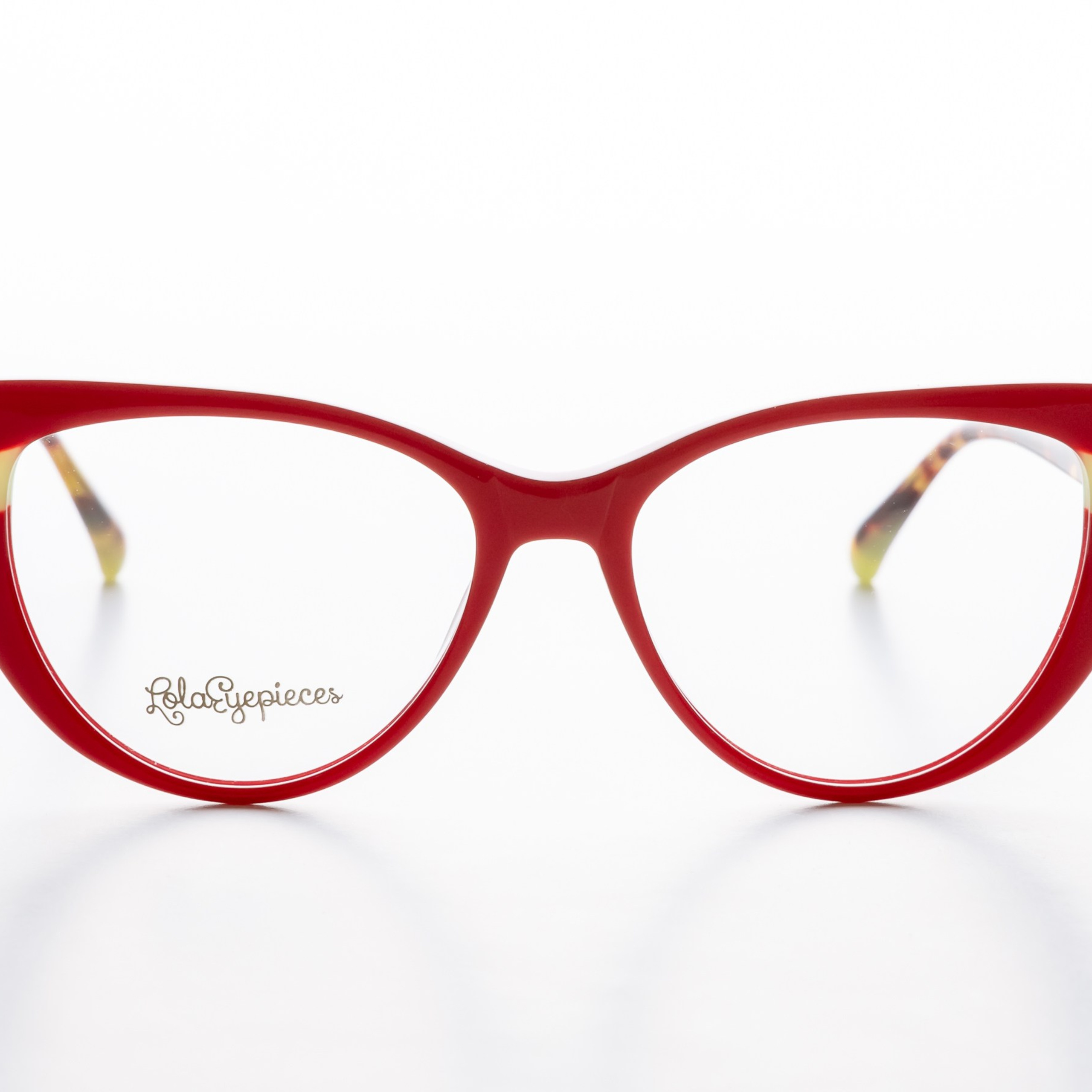 предметное фото очков в дизайнерской оправе для маркетплейса, съёмка для карточки товара