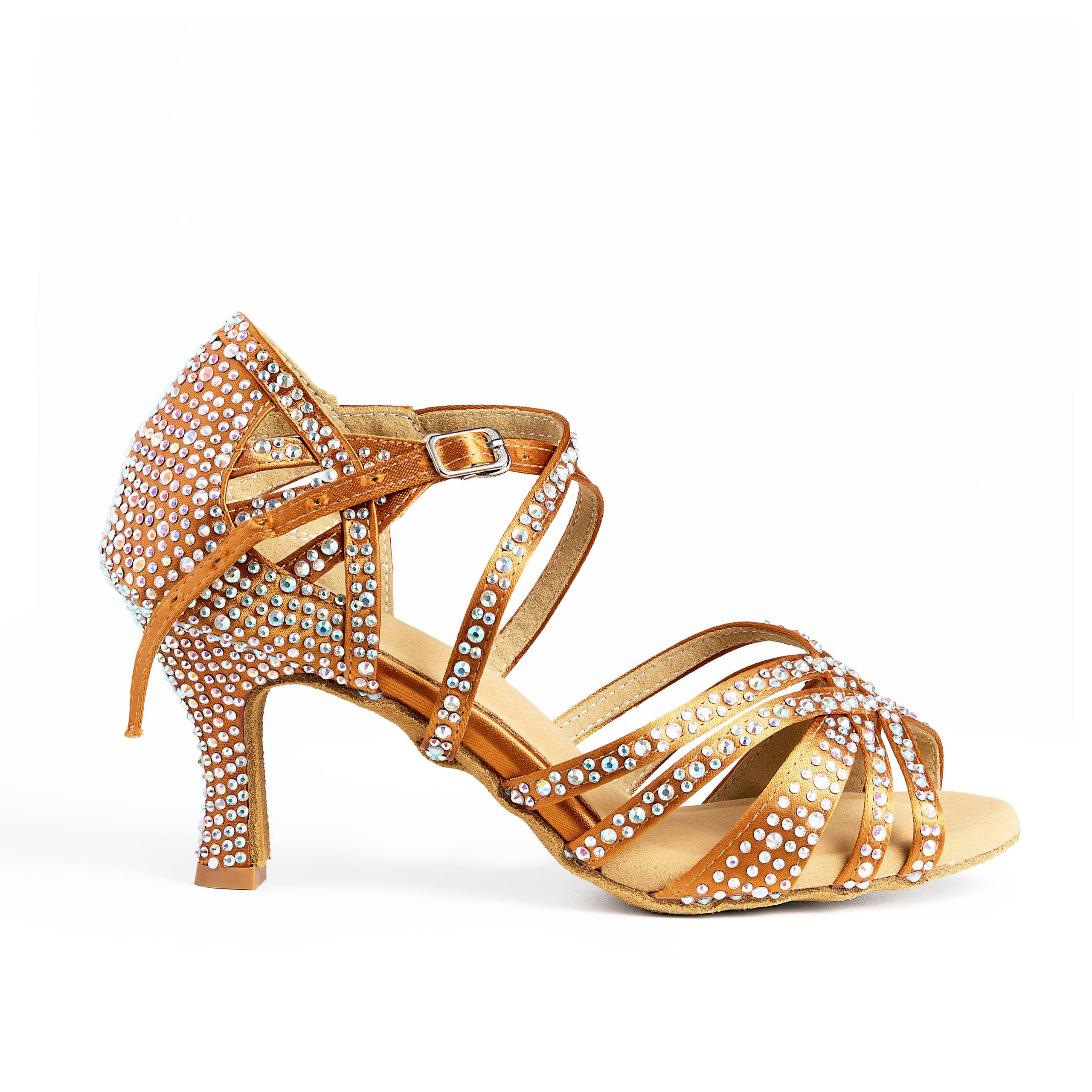 Каталожное фото туфель на белом фоне для маркетплейса