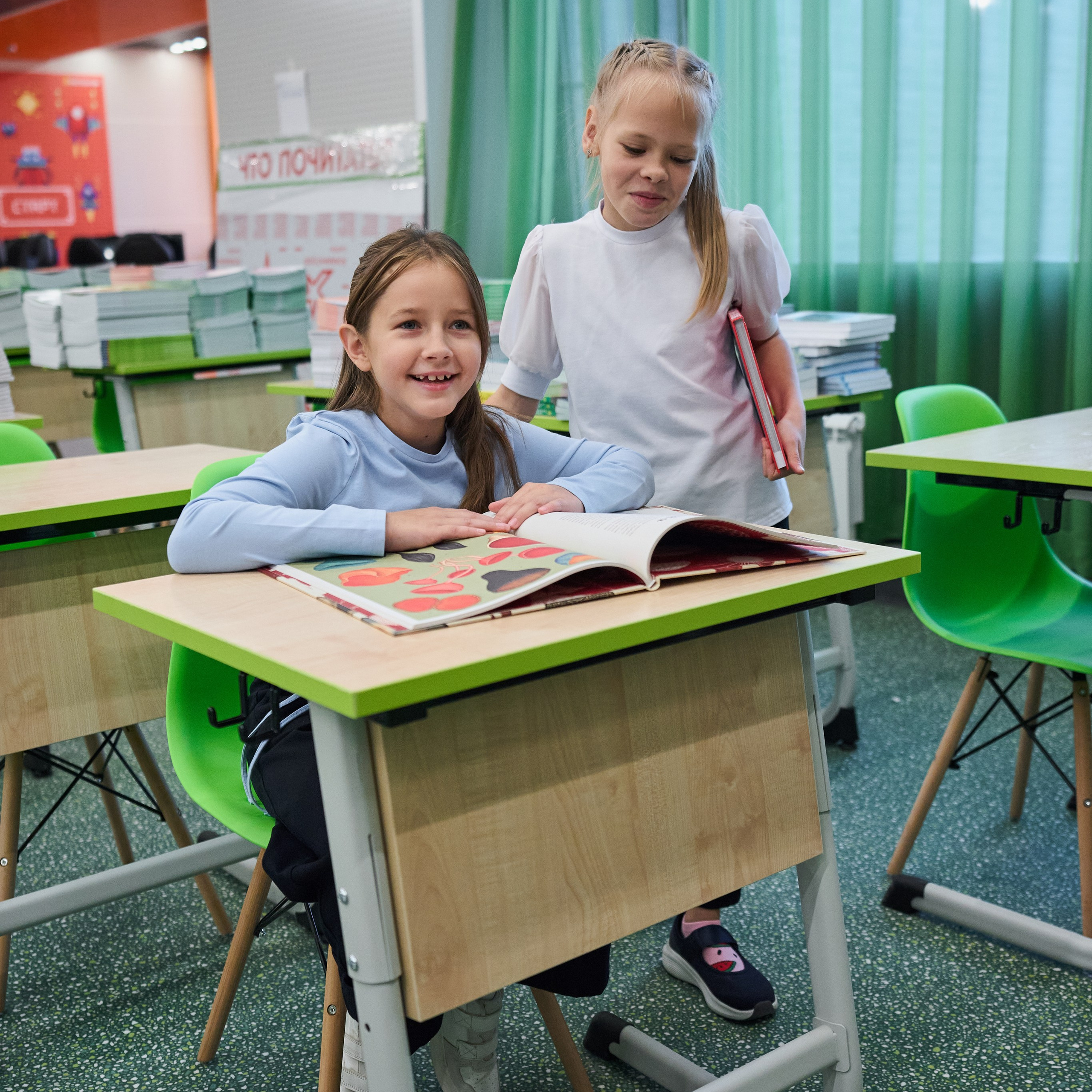 Съемка для каталога школьной мебели ОМЕГА. Репортажный и женский фотограф в Новосибирске