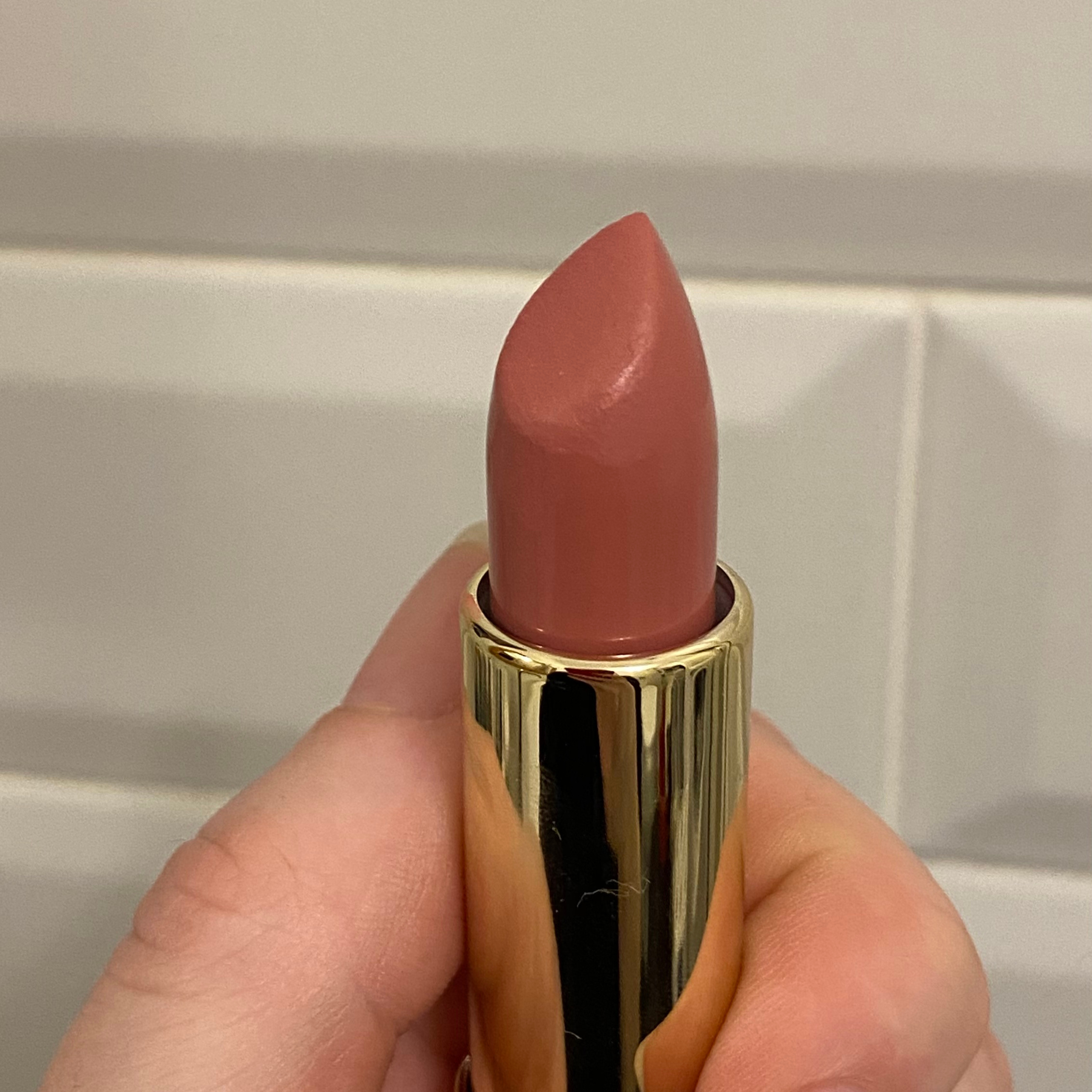 Губная помада Vivienne Sabo Femeniste новая. Виктория Еремина — фотограф и видеограф в Москве