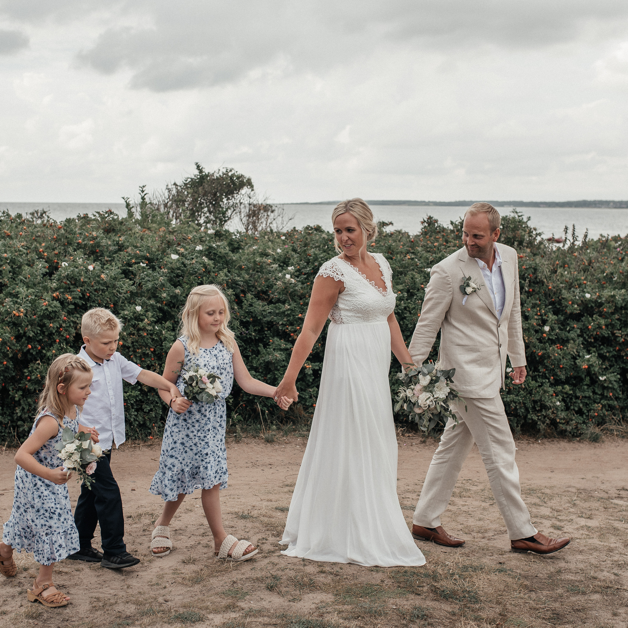 Teresia and Daniel Hemligt bröllop på Tylösands strand