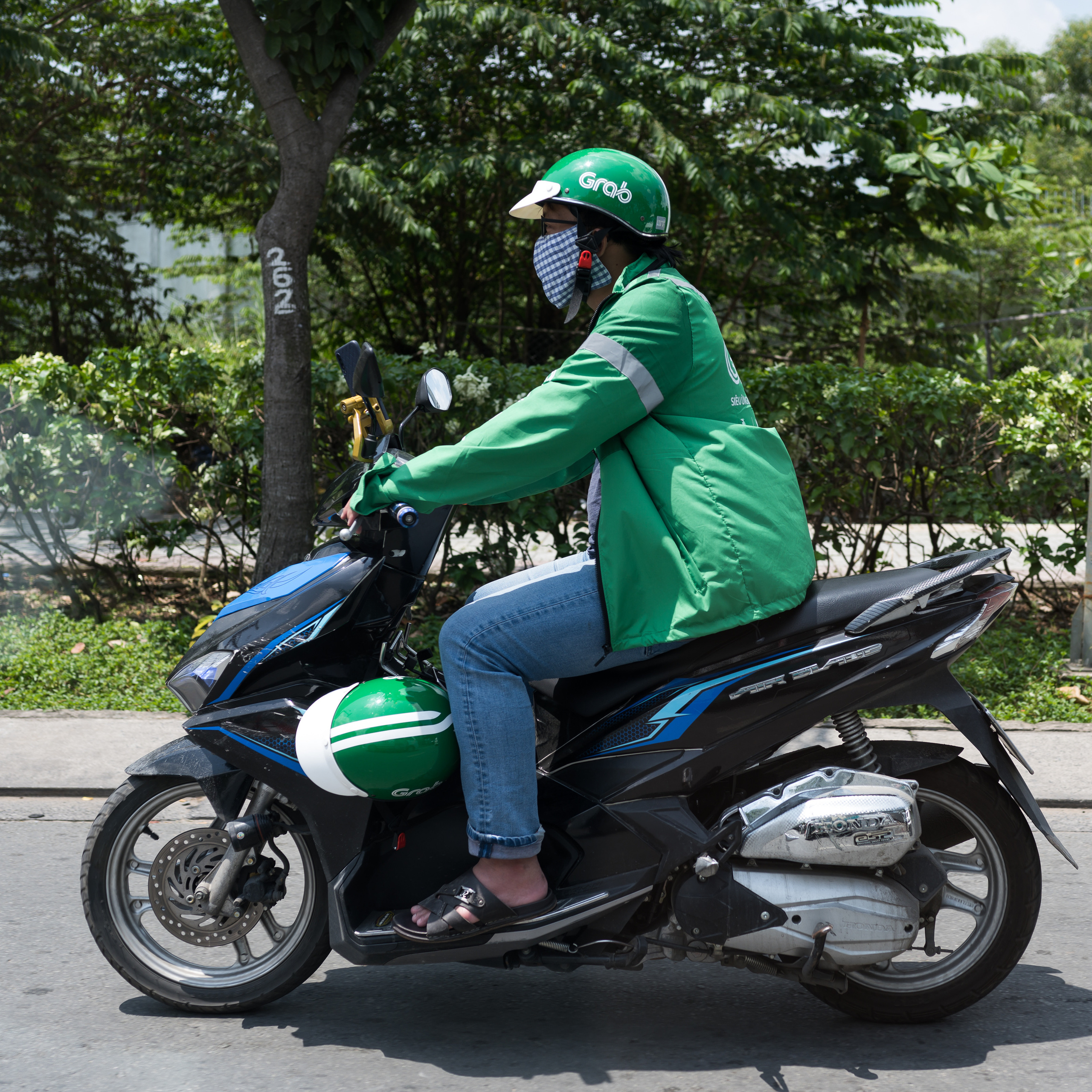 Grab и другие вьетнамские перевозчики. Юлия Розанова, коммерческий фоторепортаж в Москве