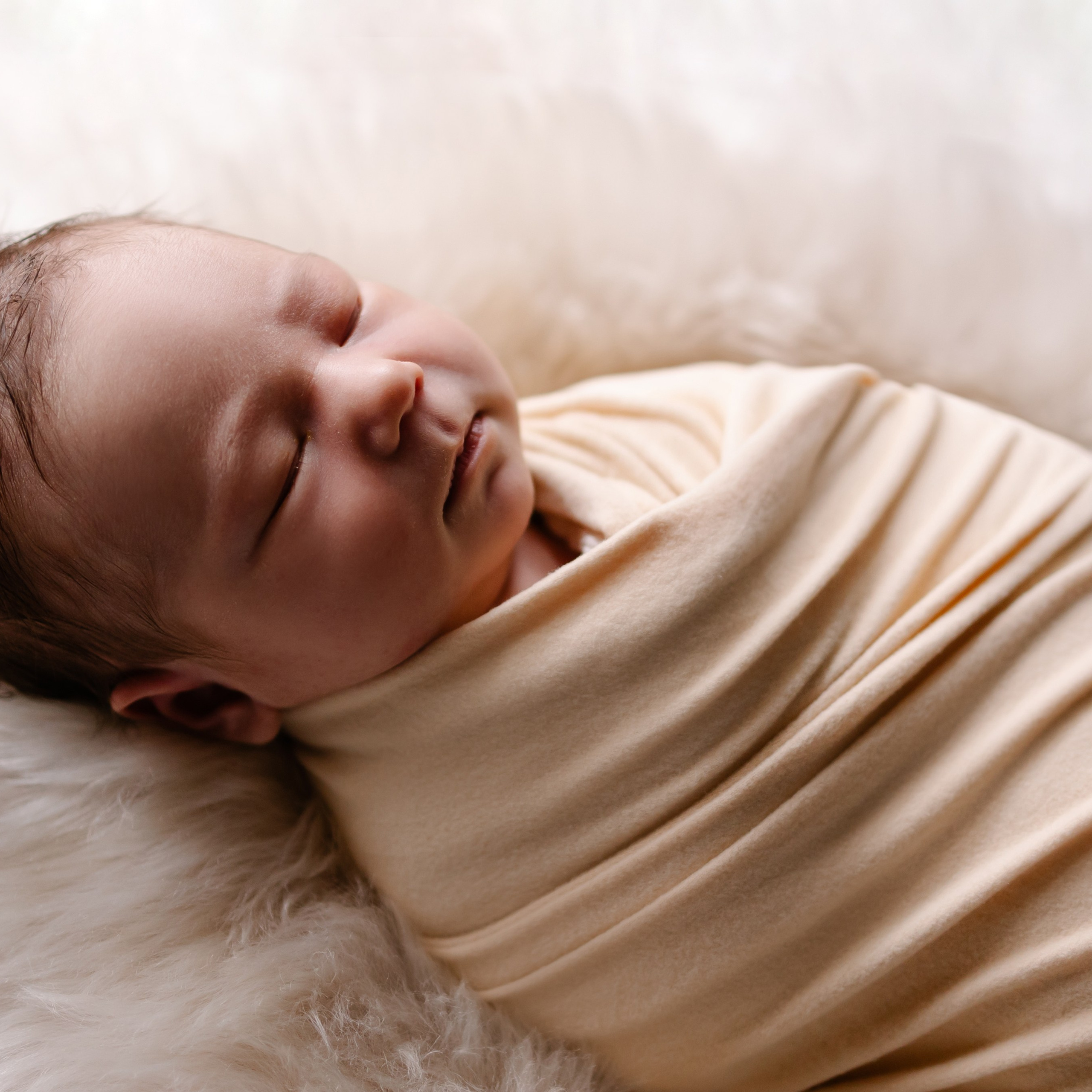 Lifestyle Newborn Fotoshooting. Fotografin in München Dasha Antipina